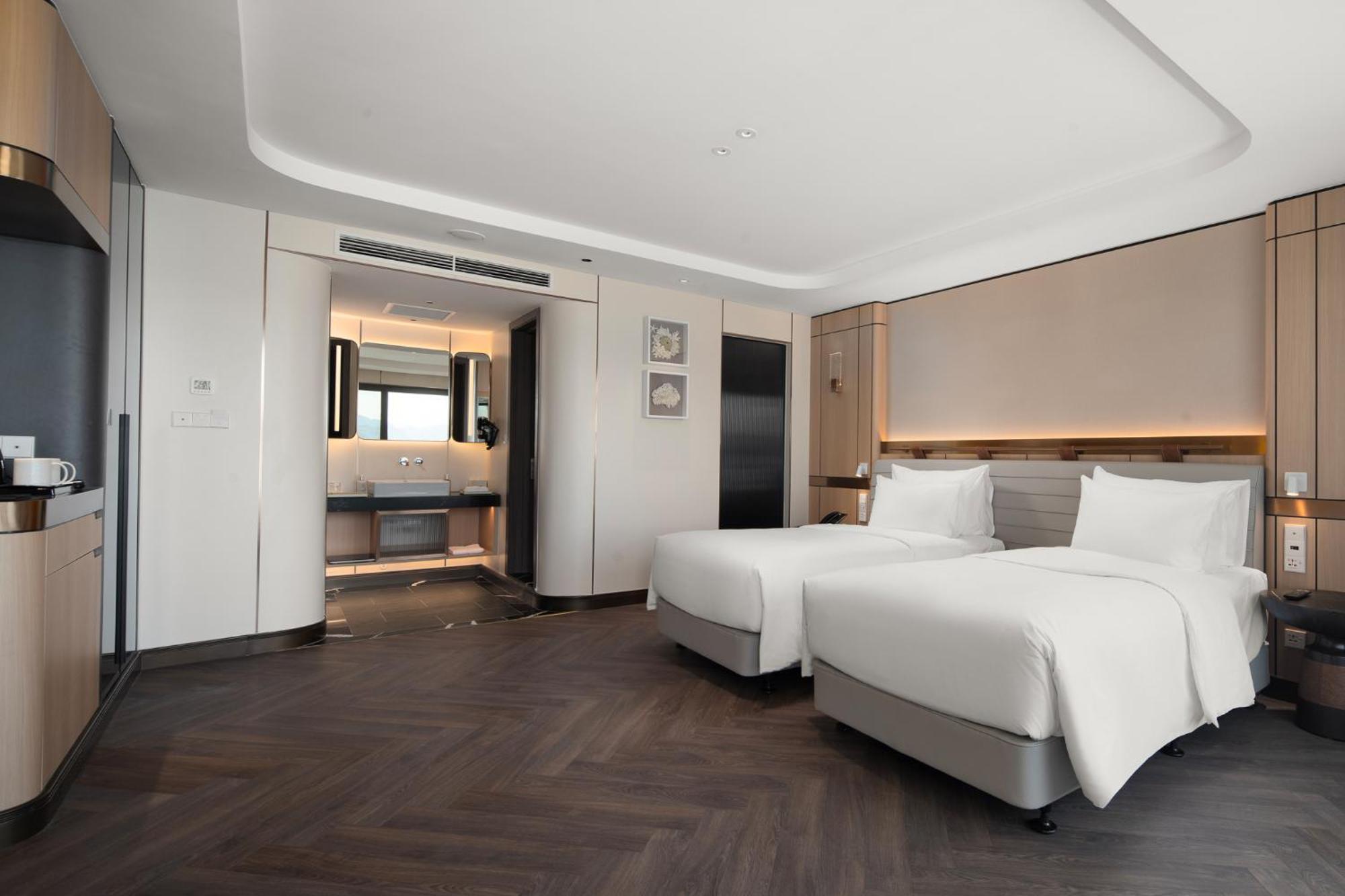 Essence Grand Halong Bay Cruise