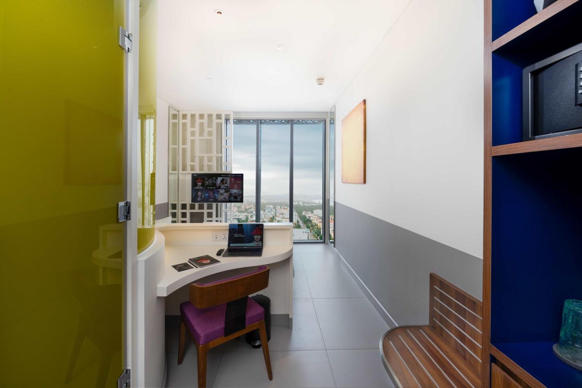 Khách sạn Wink - 24hrs & Rooftop Pool Bar