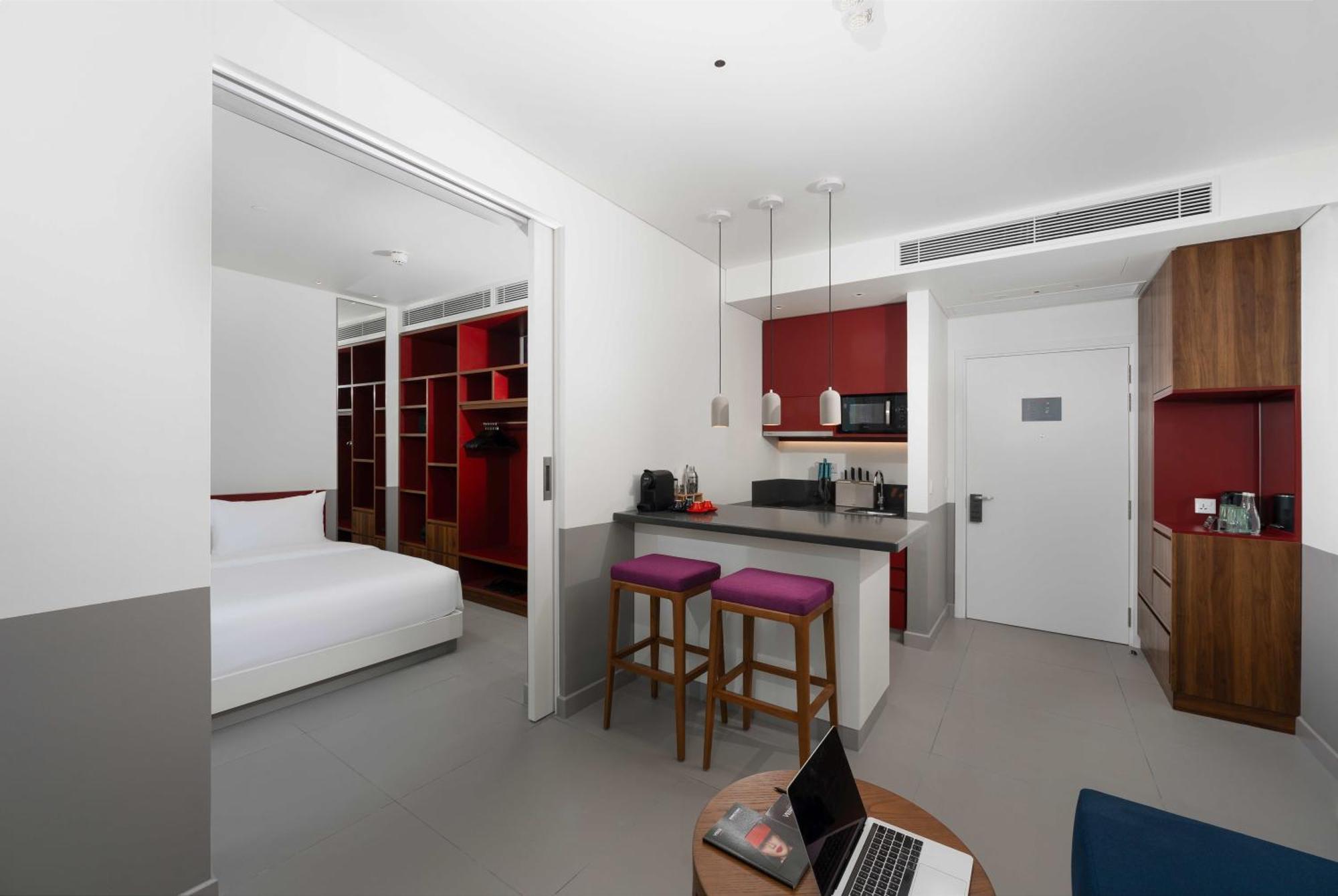 Wink - 24hrs & Rooftop Pool Bar Khách sạn 4*