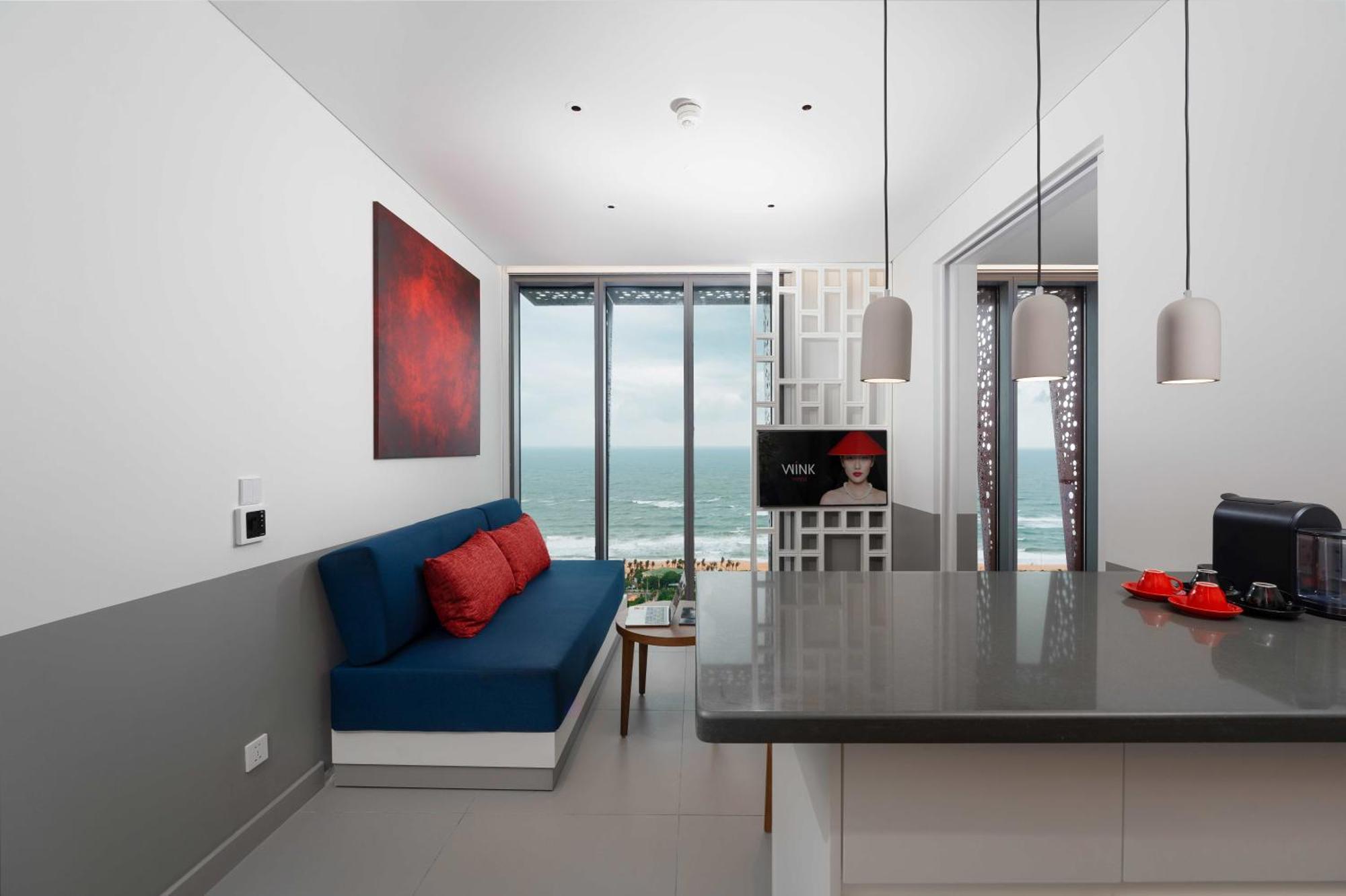 Khách sạn Wink - 24hrs & Rooftop Pool Bar