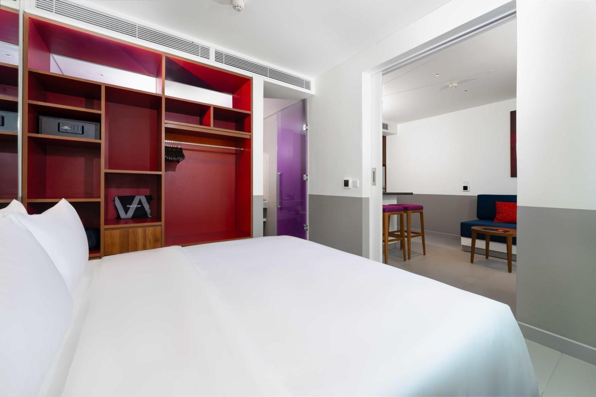 Khách sạn Wink - 24hrs & Rooftop Pool Bar 4*