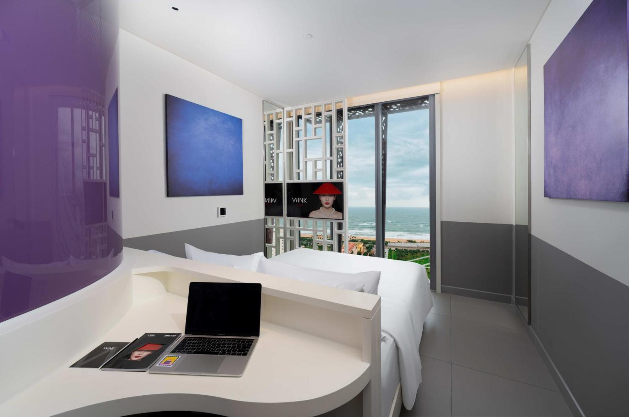 Wink - 24hrs & Rooftop Pool Bar
