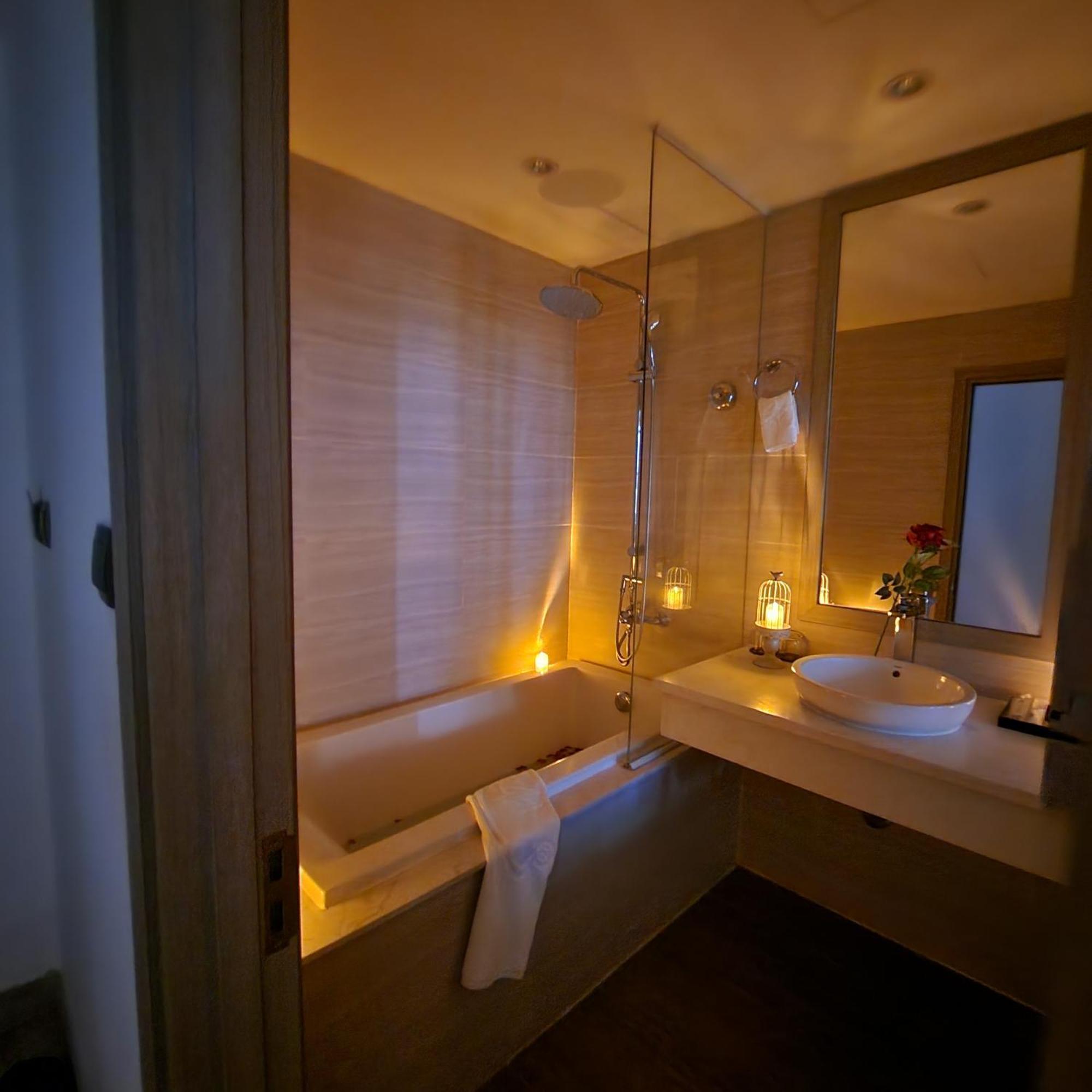 The Mcr Luxury Hotel