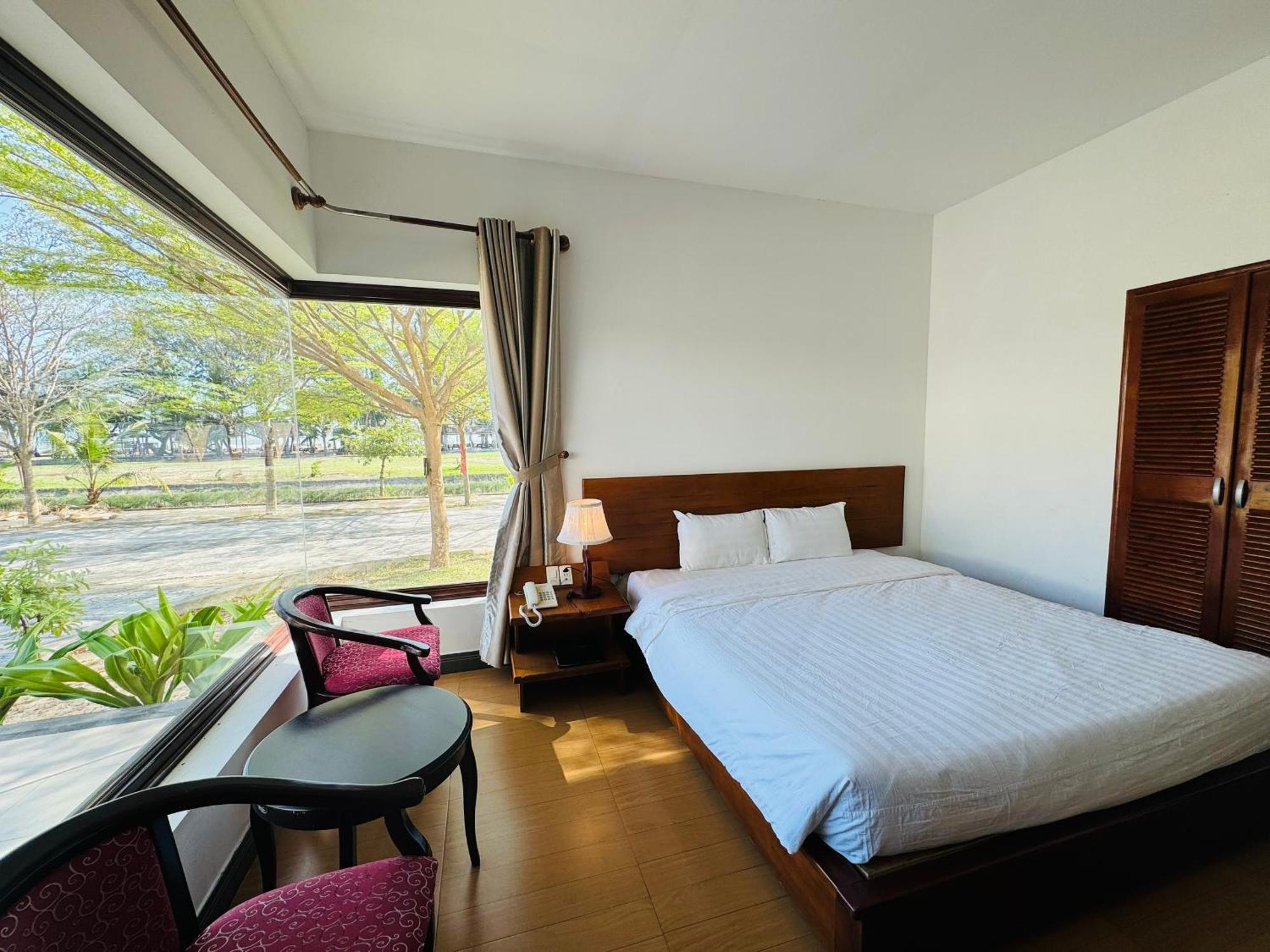 Dat Lanh Beach Resort 3* La Gi