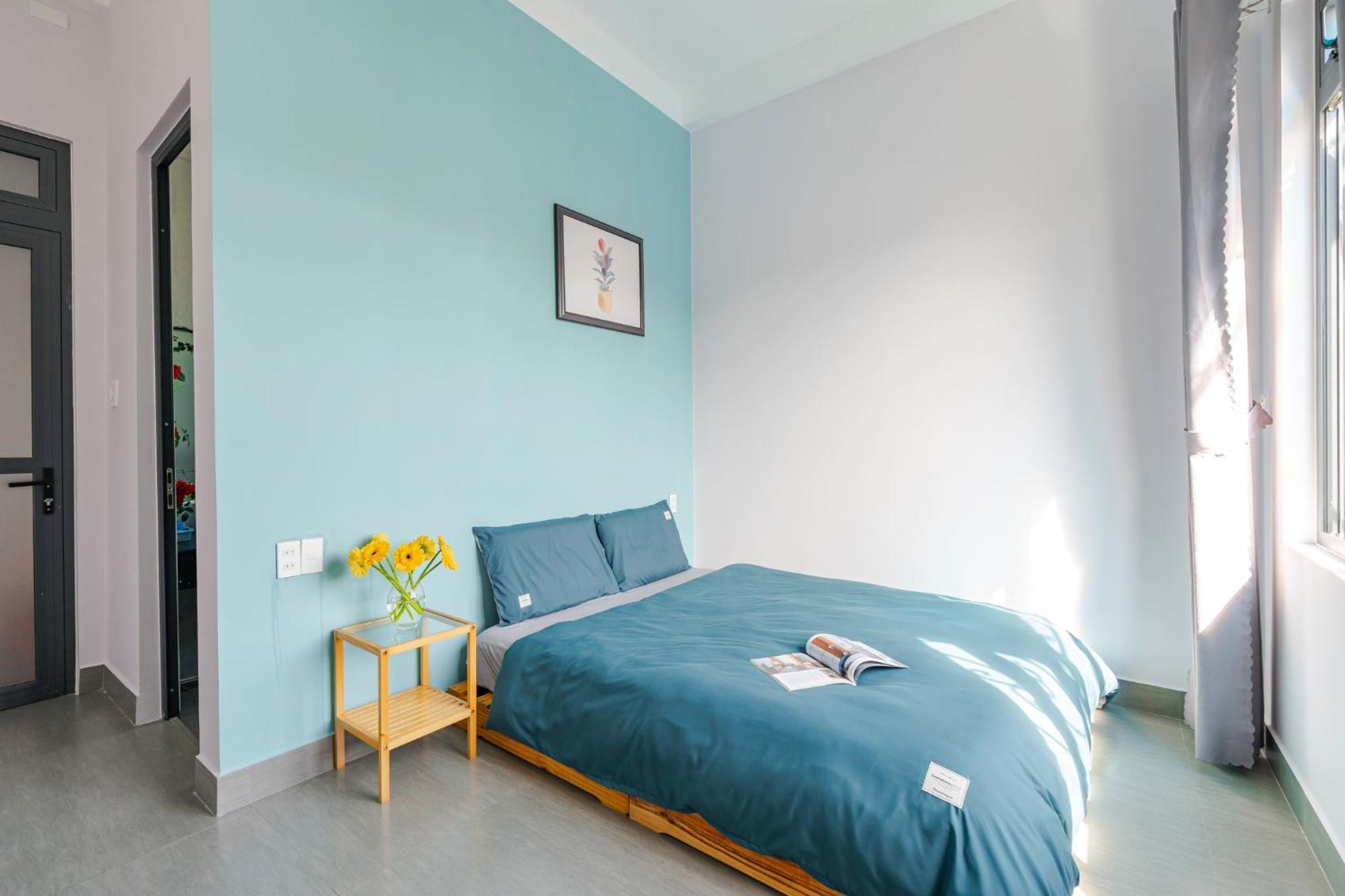 Kim Little House 3*