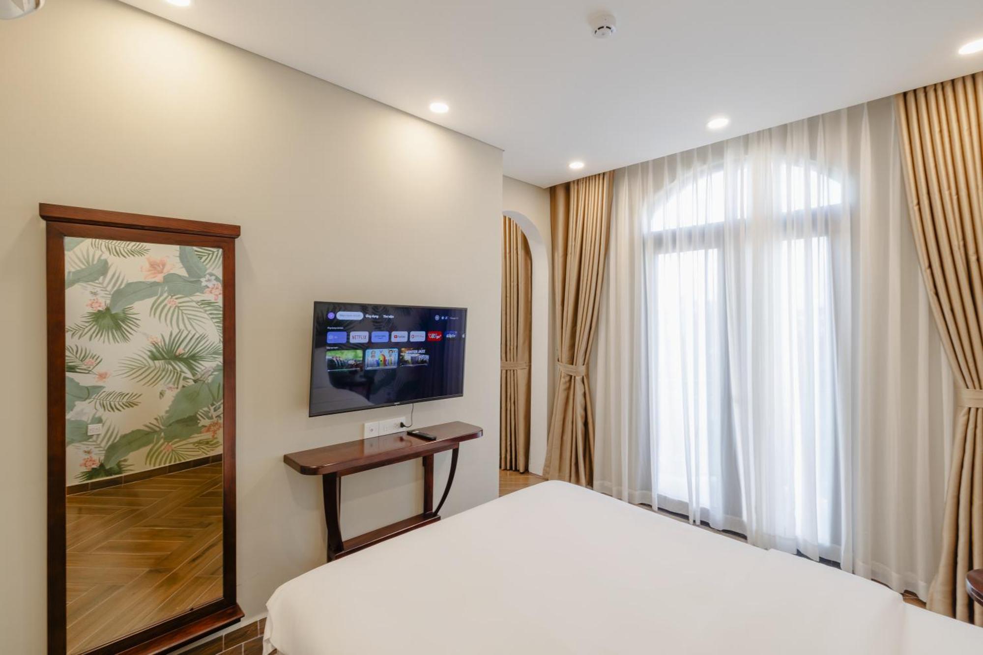 Tropical Bay Grand World Phú Quốc