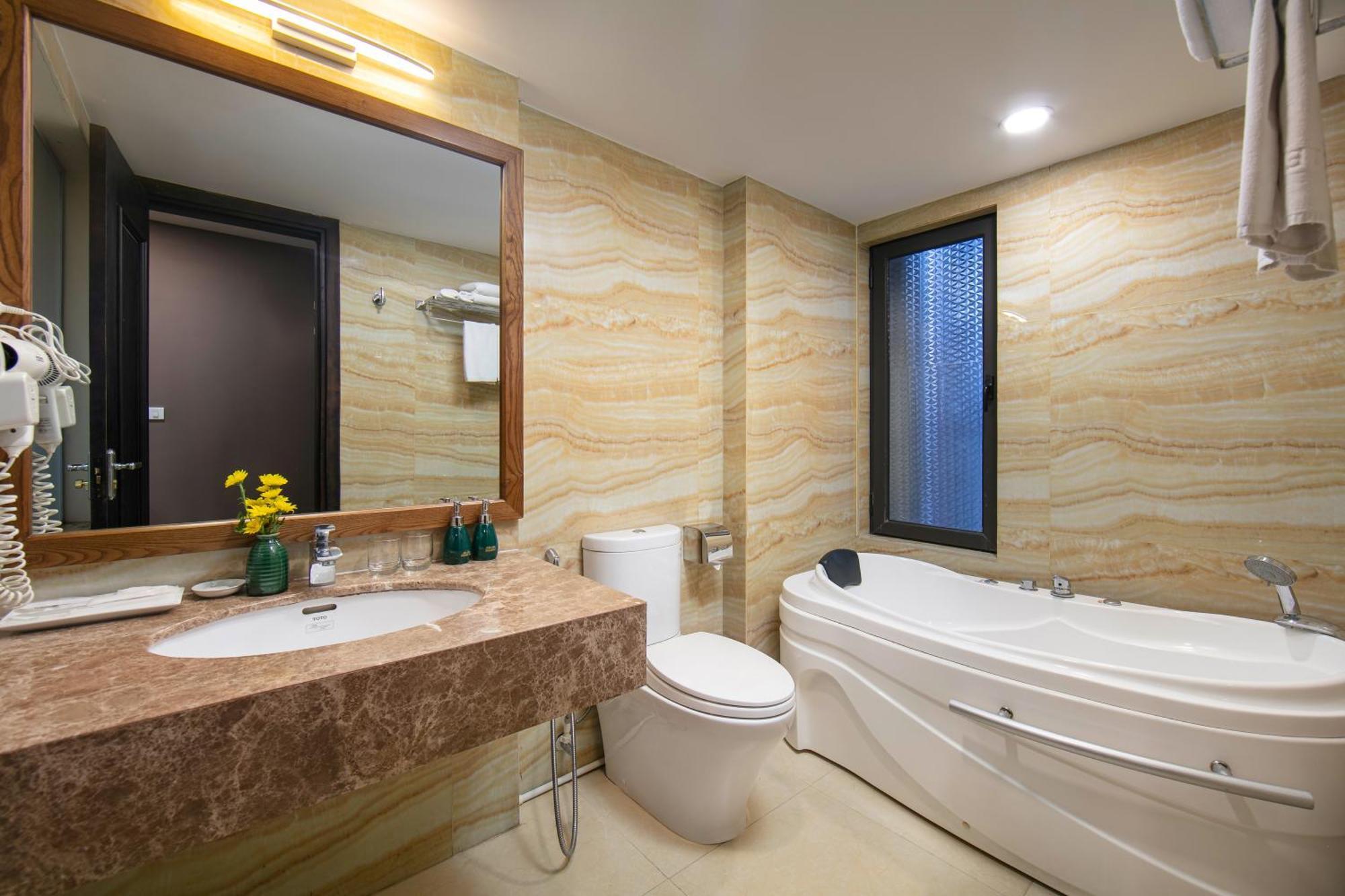 Khách sạn Brilliant Me Tri & Hà Nội
