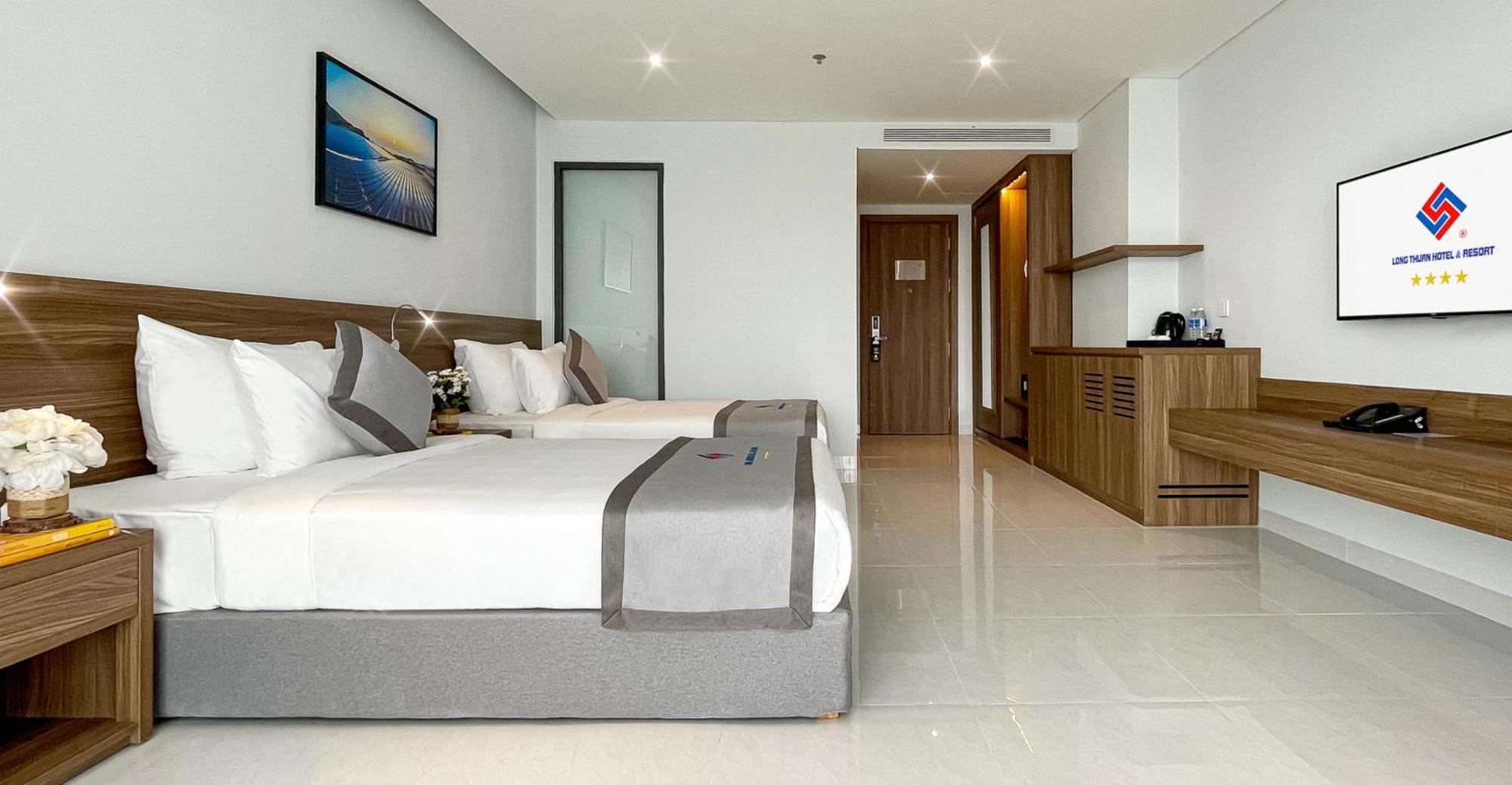 Long Thuan & 4*