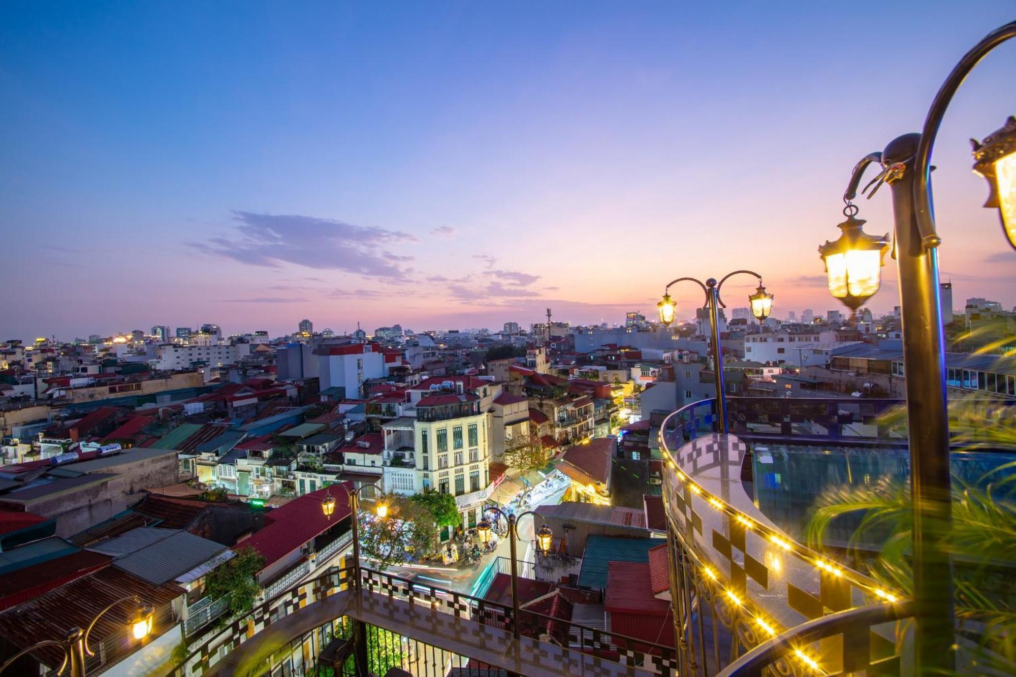 Madelise Palace & Travel Khách sạn
