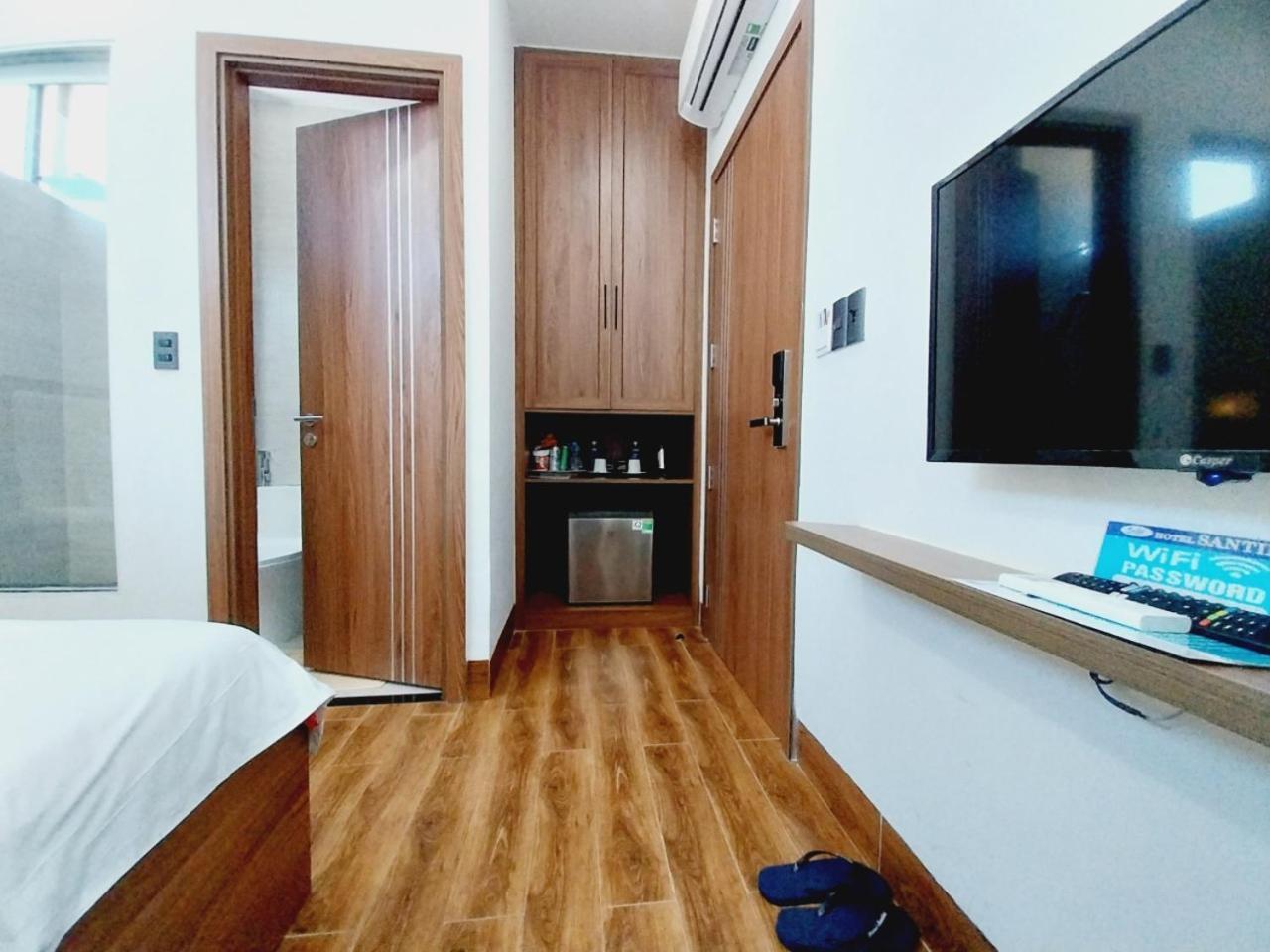 Santini Hotel *