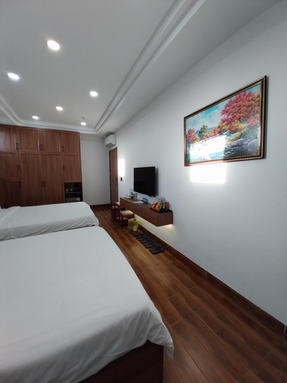Santini Hotel *