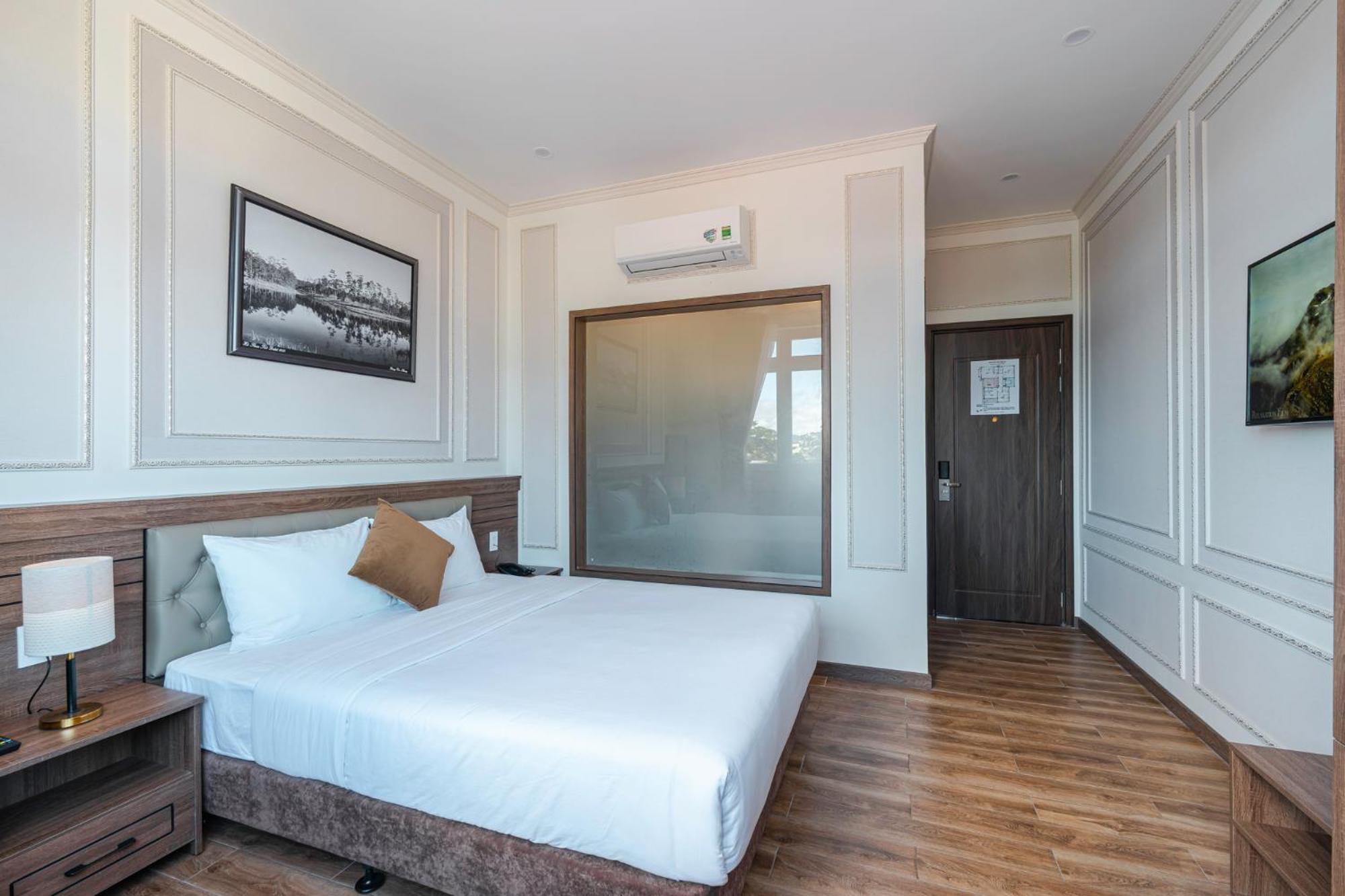 Hotel Pine View
