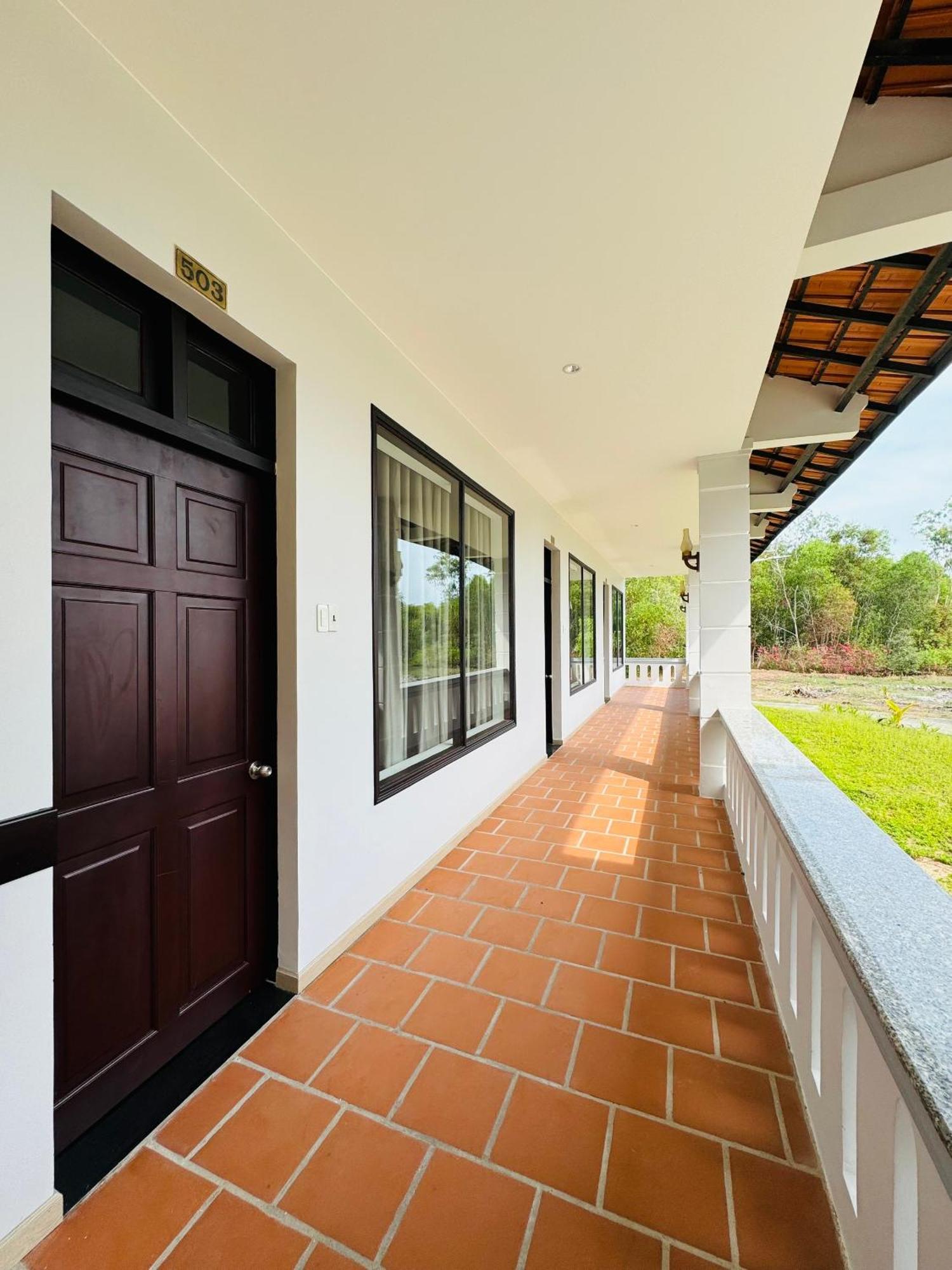 Dat Lanh Beach Resort 3* La Gi