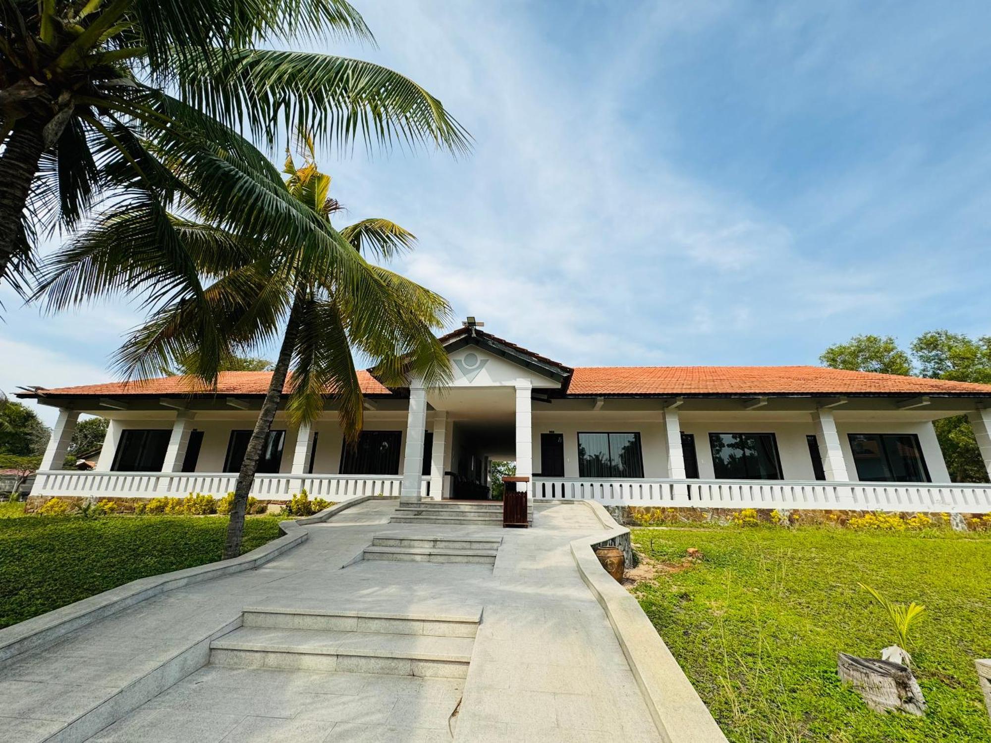 Dat Lanh Beach Resort Hotel La Gi