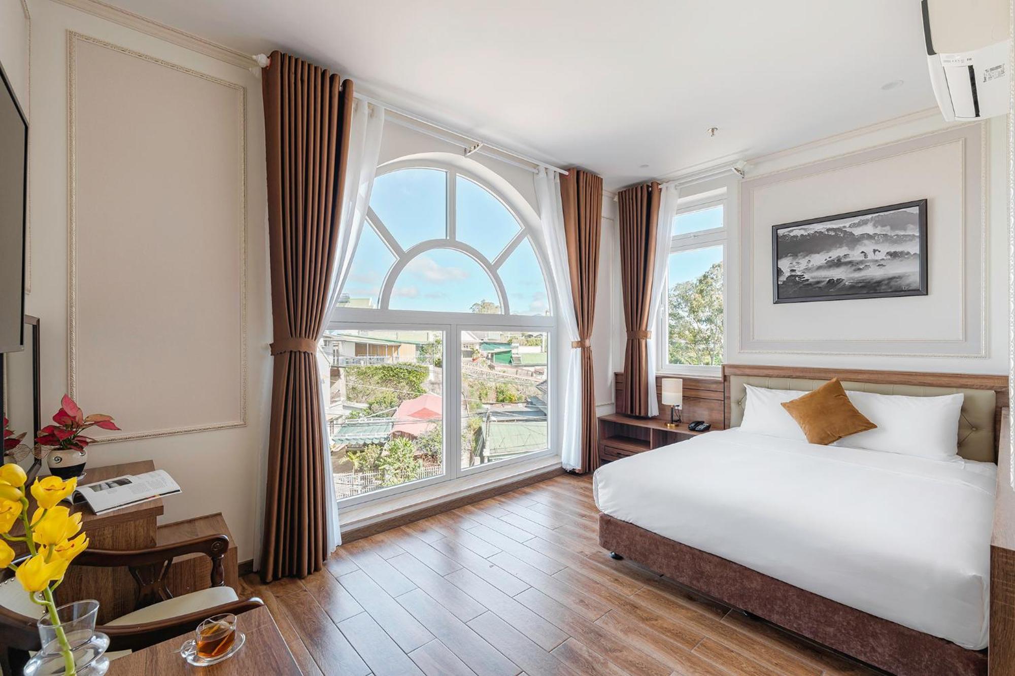 Pine View Hotel