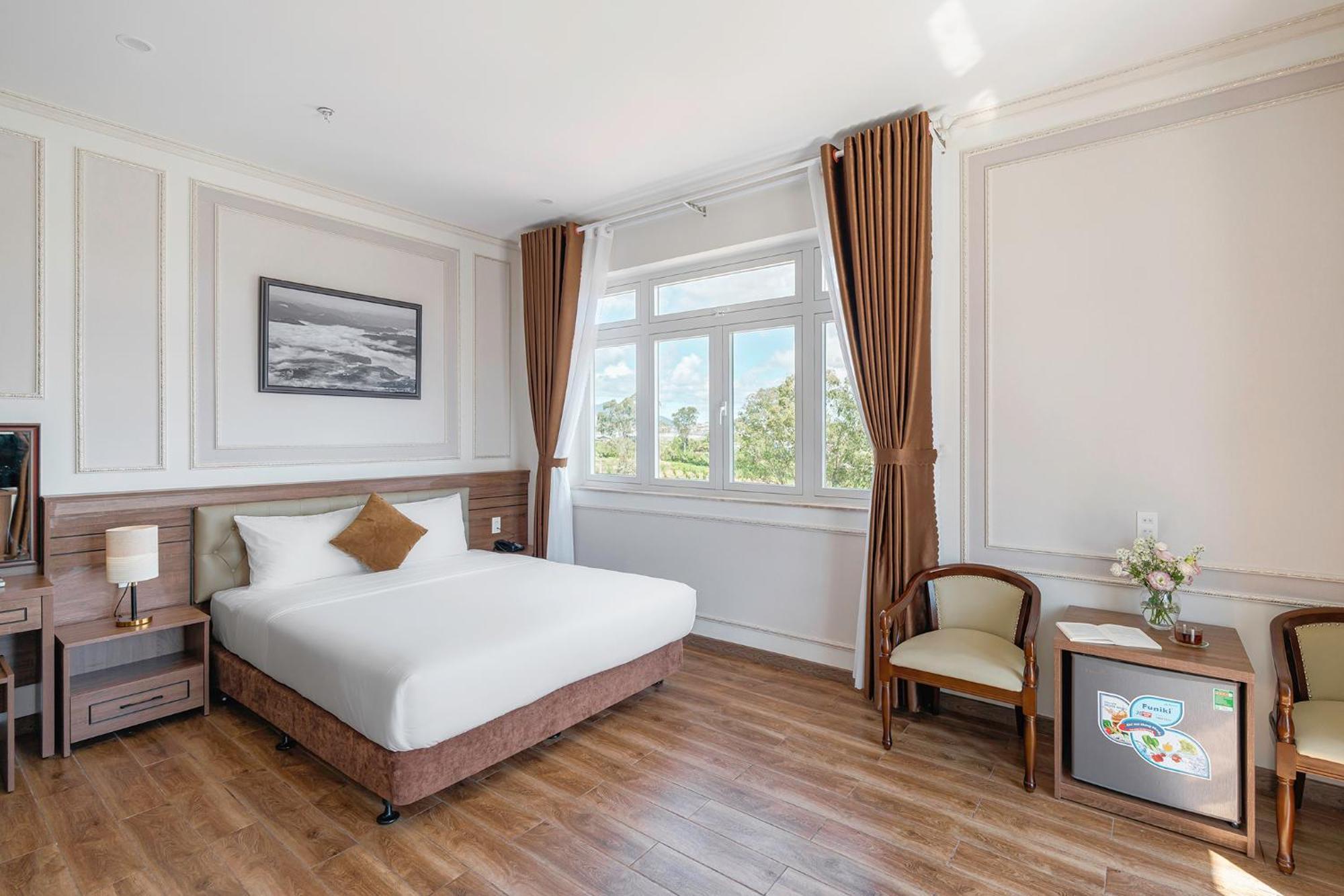 Pine View Hotel