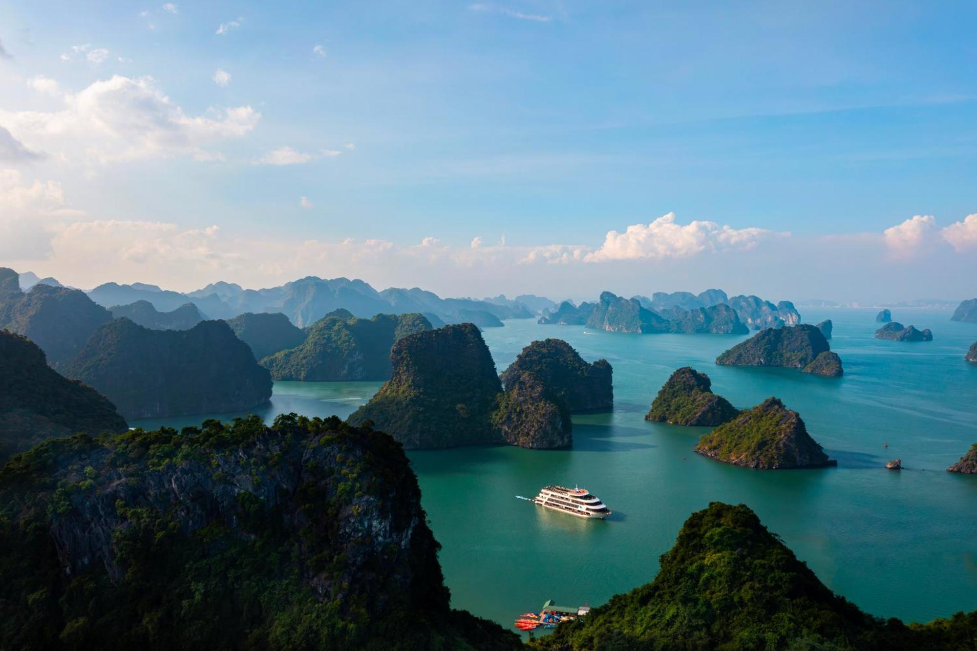 Le Theatre Cruises - Wonder On Lan Ha Bay  Ha Long