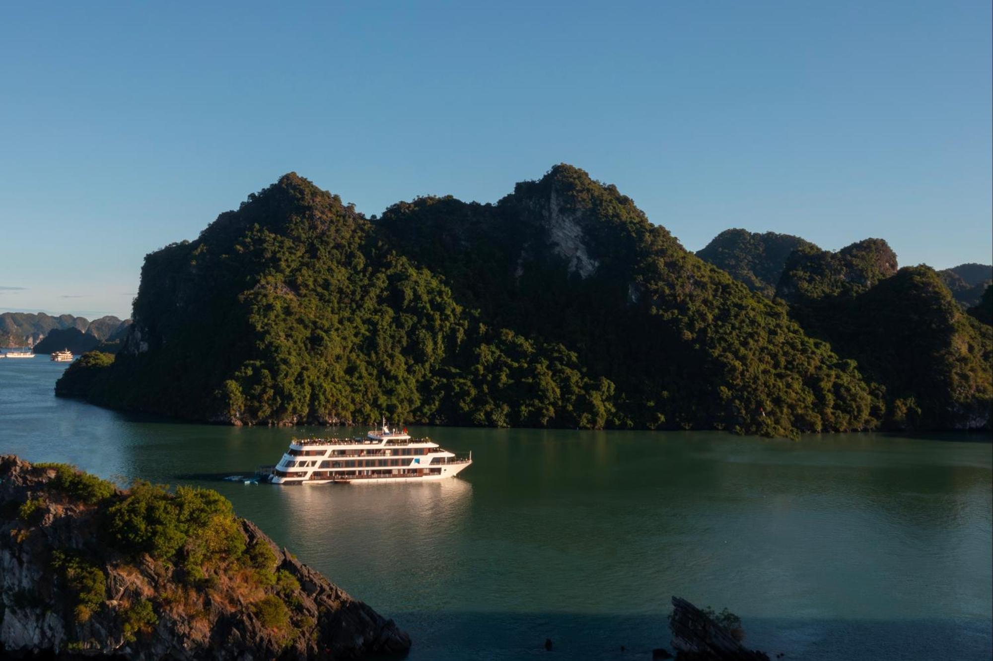  Le Theatre Cruises - Wonder On Lan Ha Bay 5*