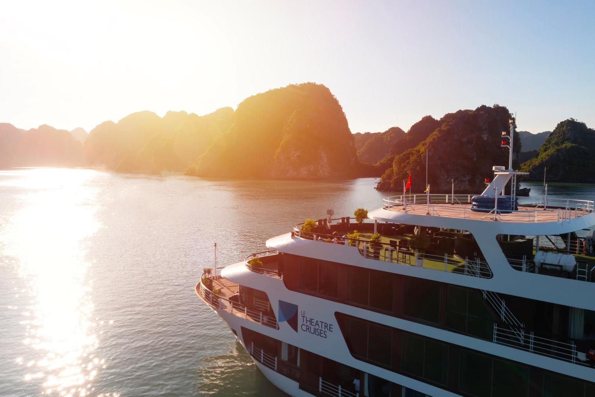 Le Theatre Cruises - Wonder On Lan Ha Bay