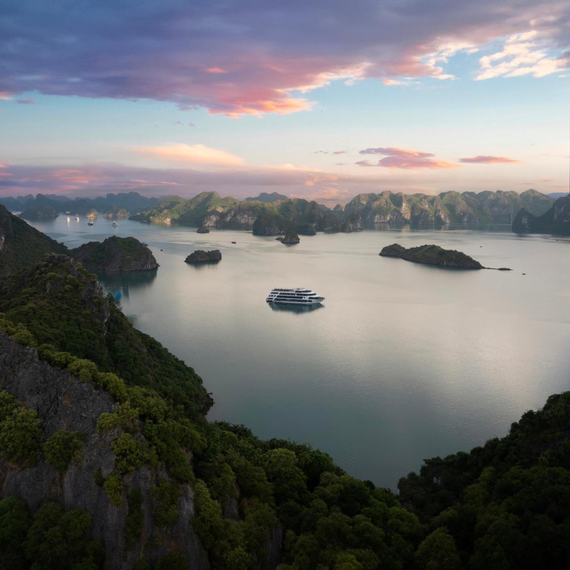 Le Theatre Cruises - Wonder On Lan Ha Bay 5*