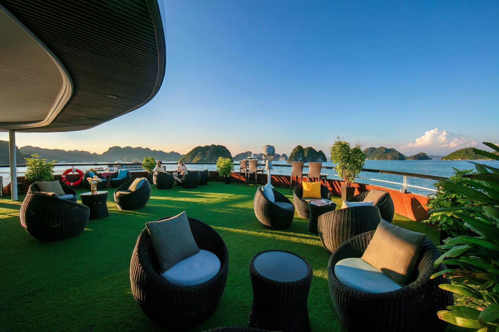  Le Theatre Cruises - Wonder On Lan Ha Bay