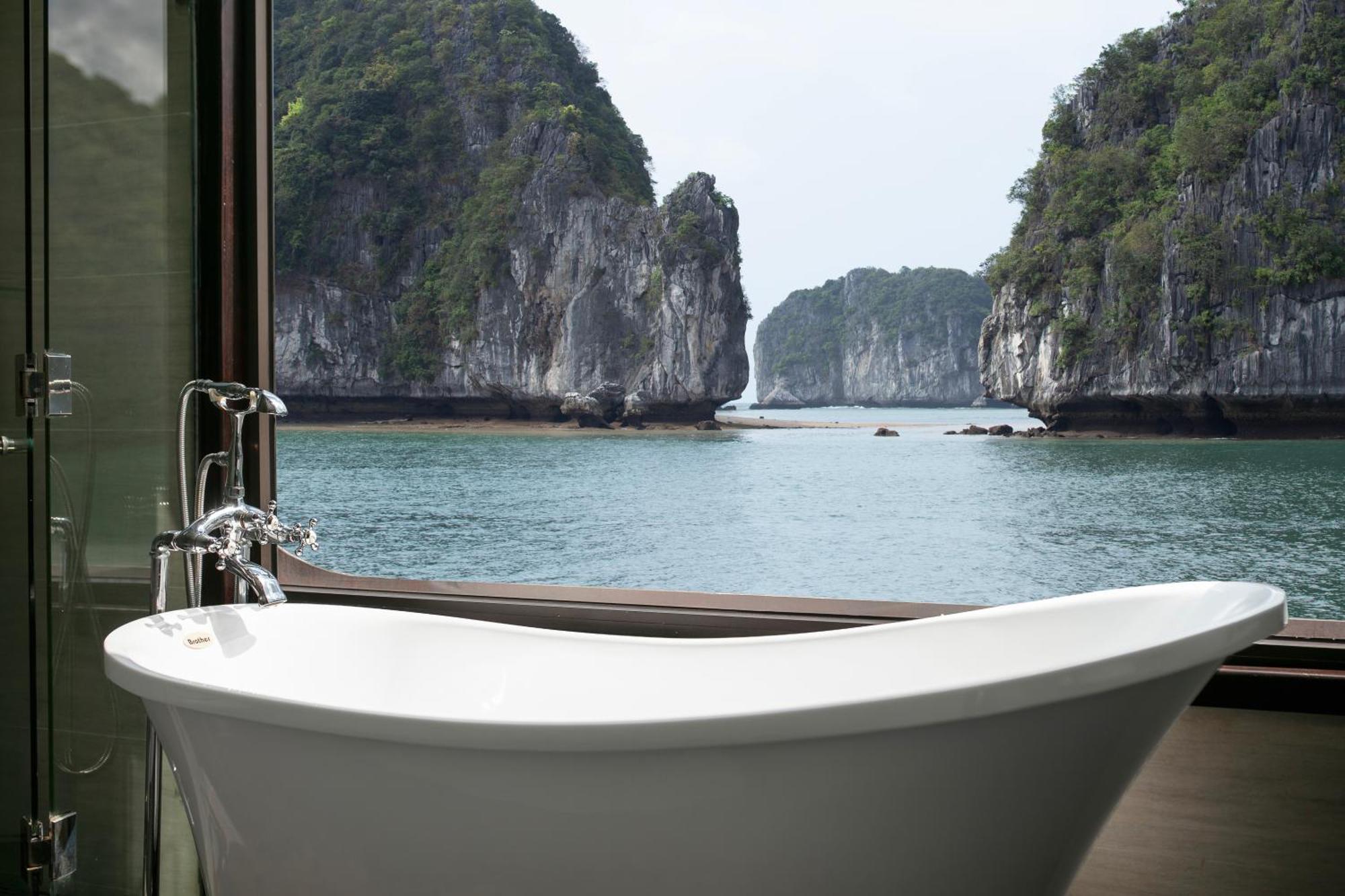 Le Theatre Cruises - Wonder On Lan Ha Bay