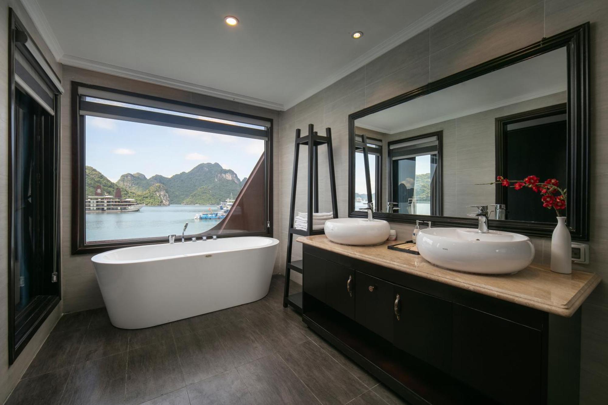 Le Theatre Cruises - Wonder On Lan Ha Bay Ha Long