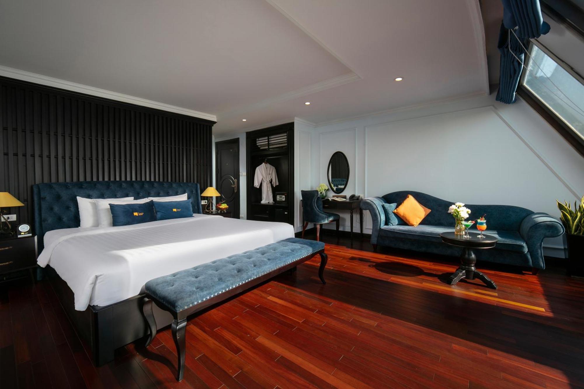 Le Theatre Cruises - Wonder On Lan Ha Bay 5* Ha Long