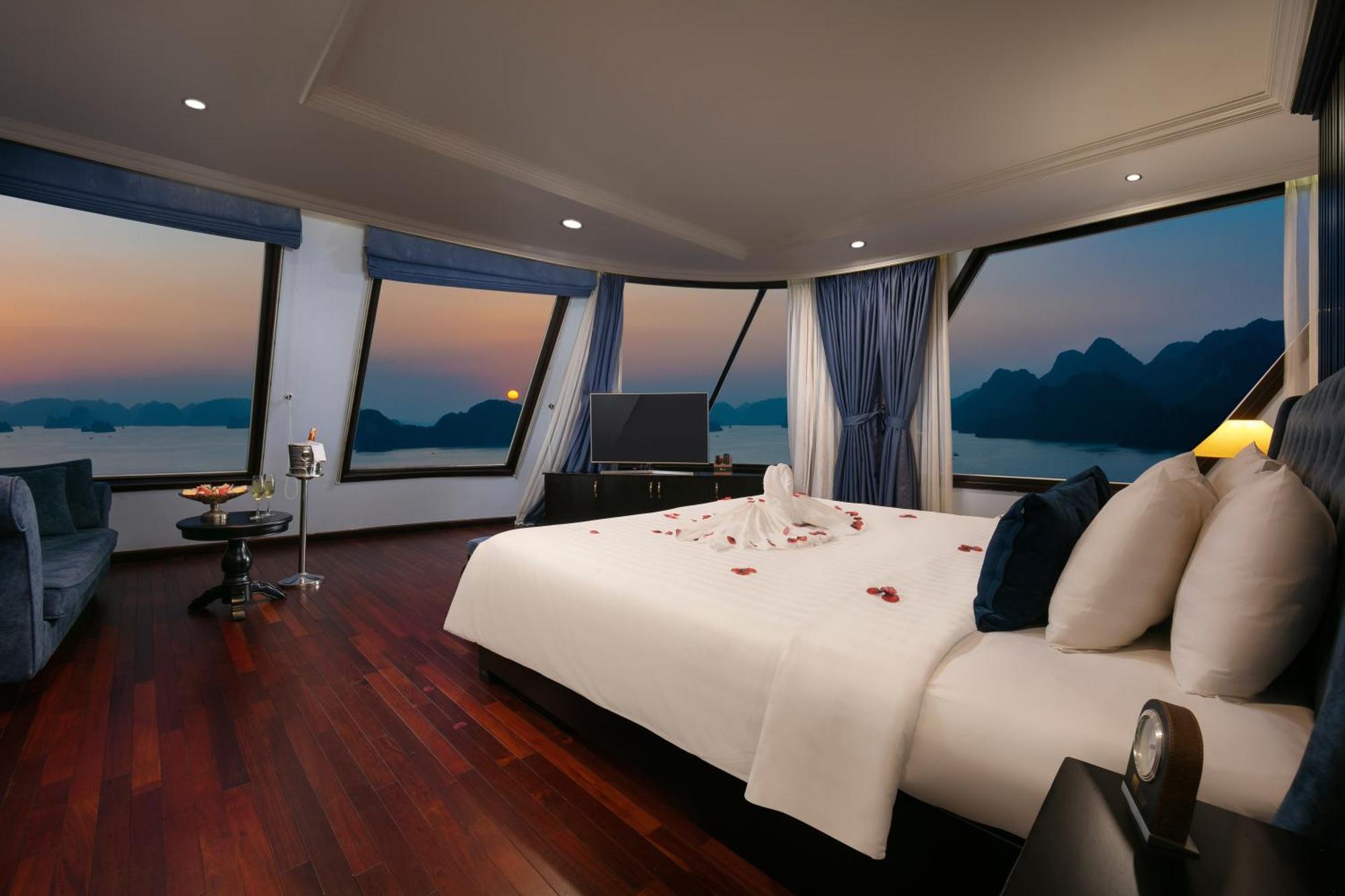  Le Theatre Cruises - Wonder On Lan Ha Bay
