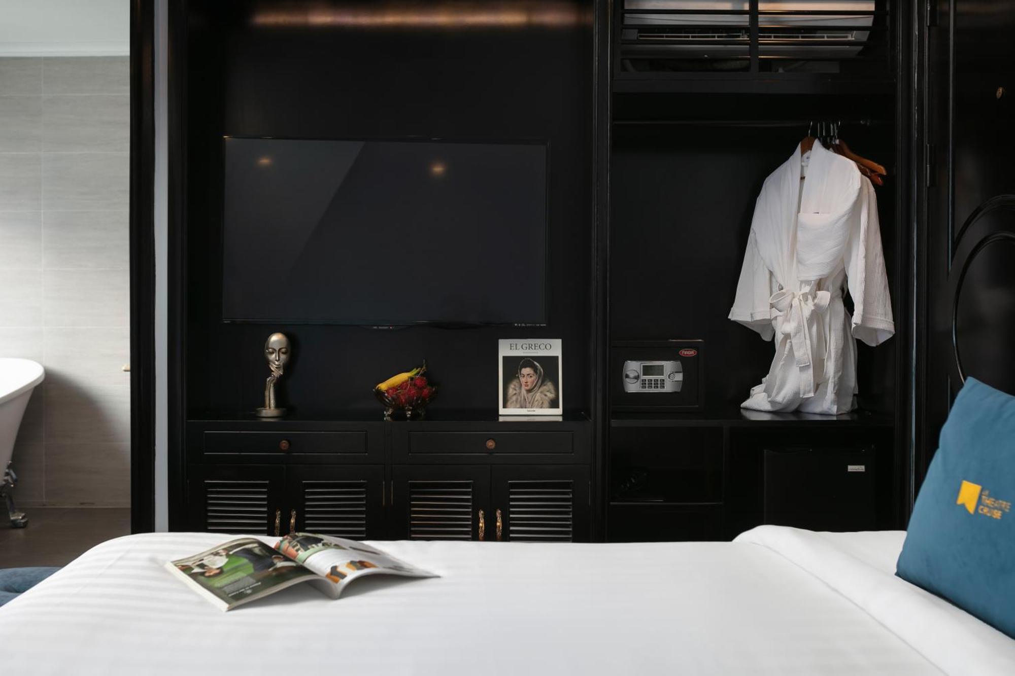 Le Theatre Cruises - Wonder On Lan Ha Bay 5* Ha Long