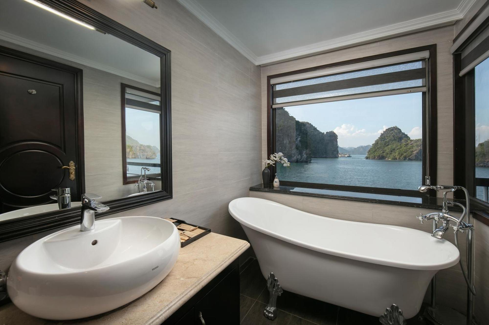 Le Theatre Cruises - Wonder On Lan Ha Bay 5*