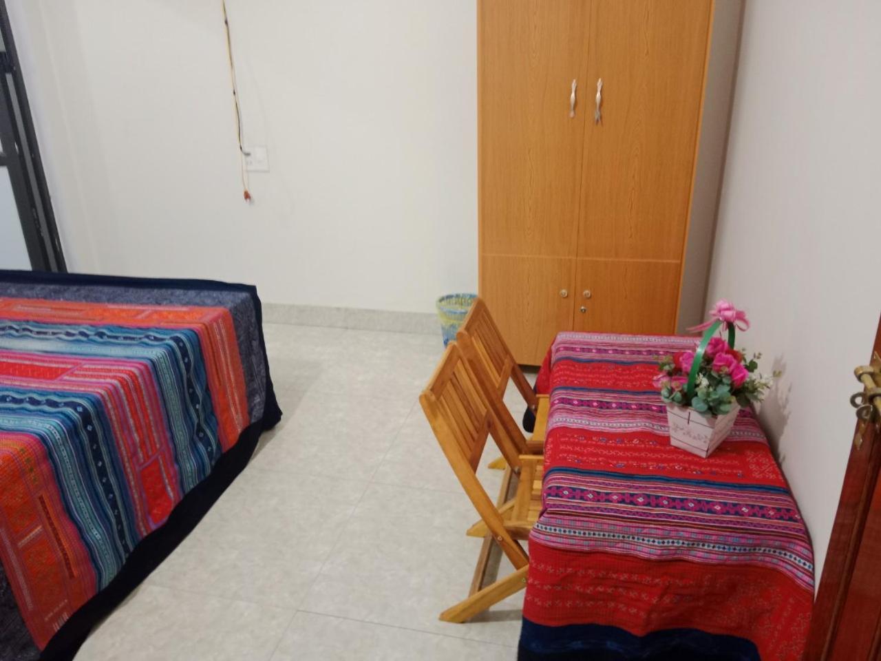 Khách sạn Yolo House And Loop Tours 3*