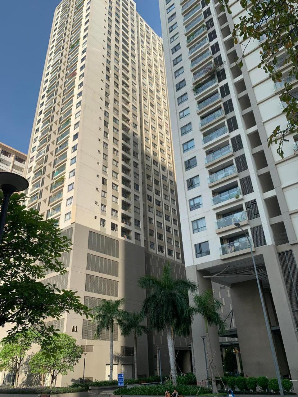 The Service Apartment *
