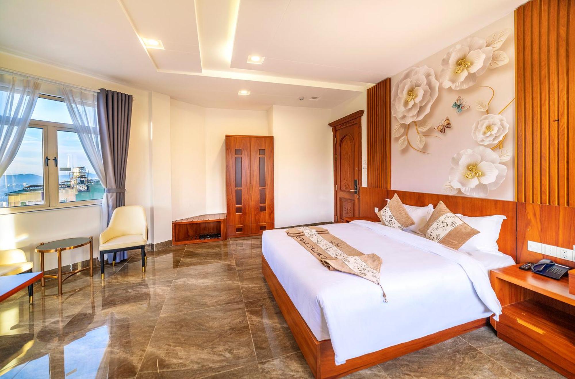 Royal Palace Khách sạn 3*