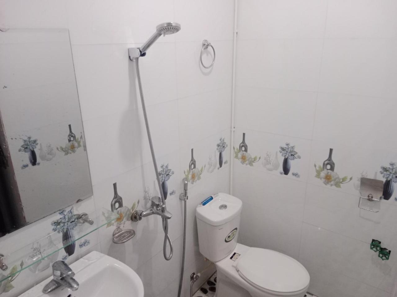 Yolo House And Loop Tours Hotel