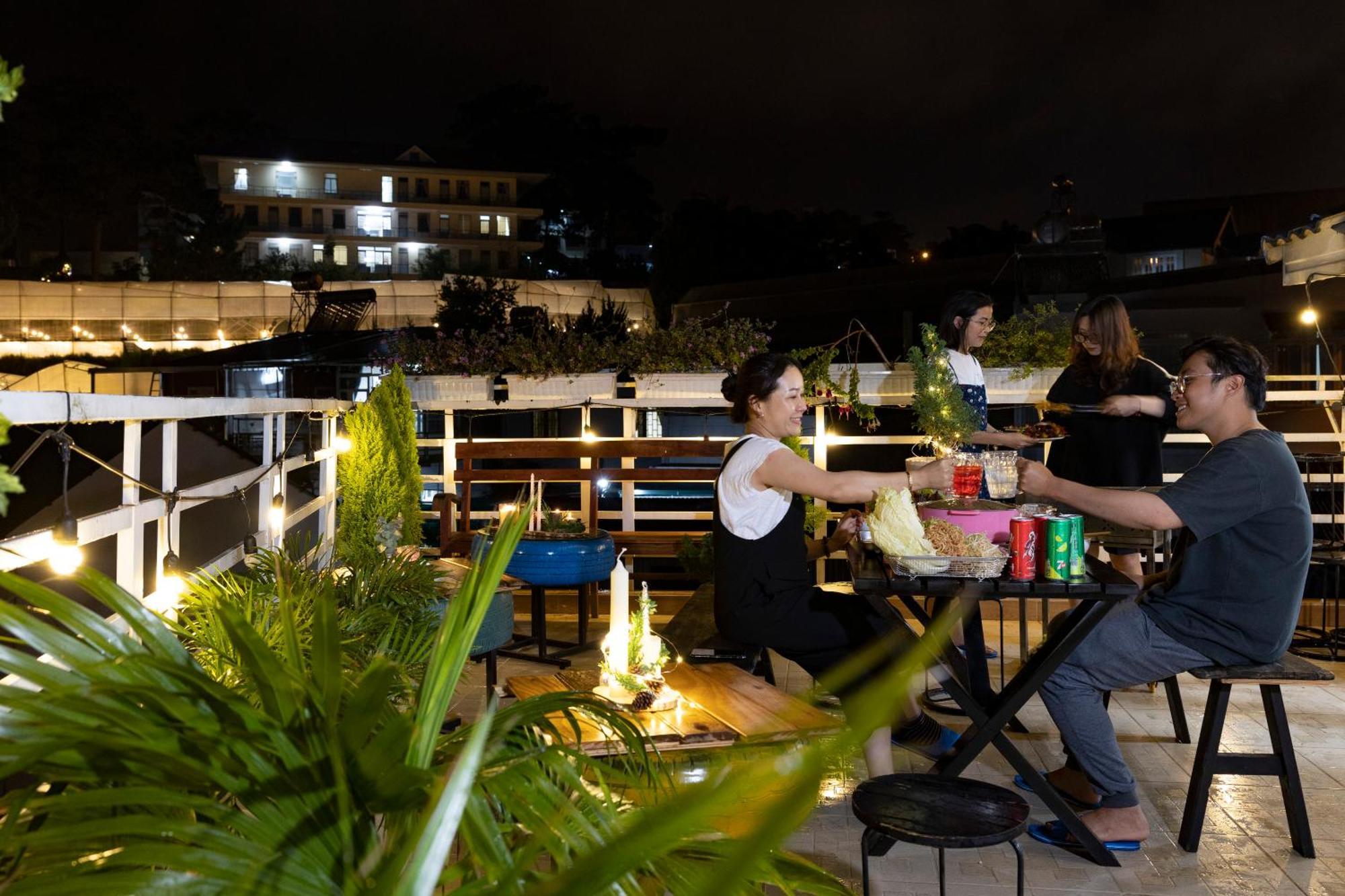 Hotel Nha Giang Sinh Tren Doi