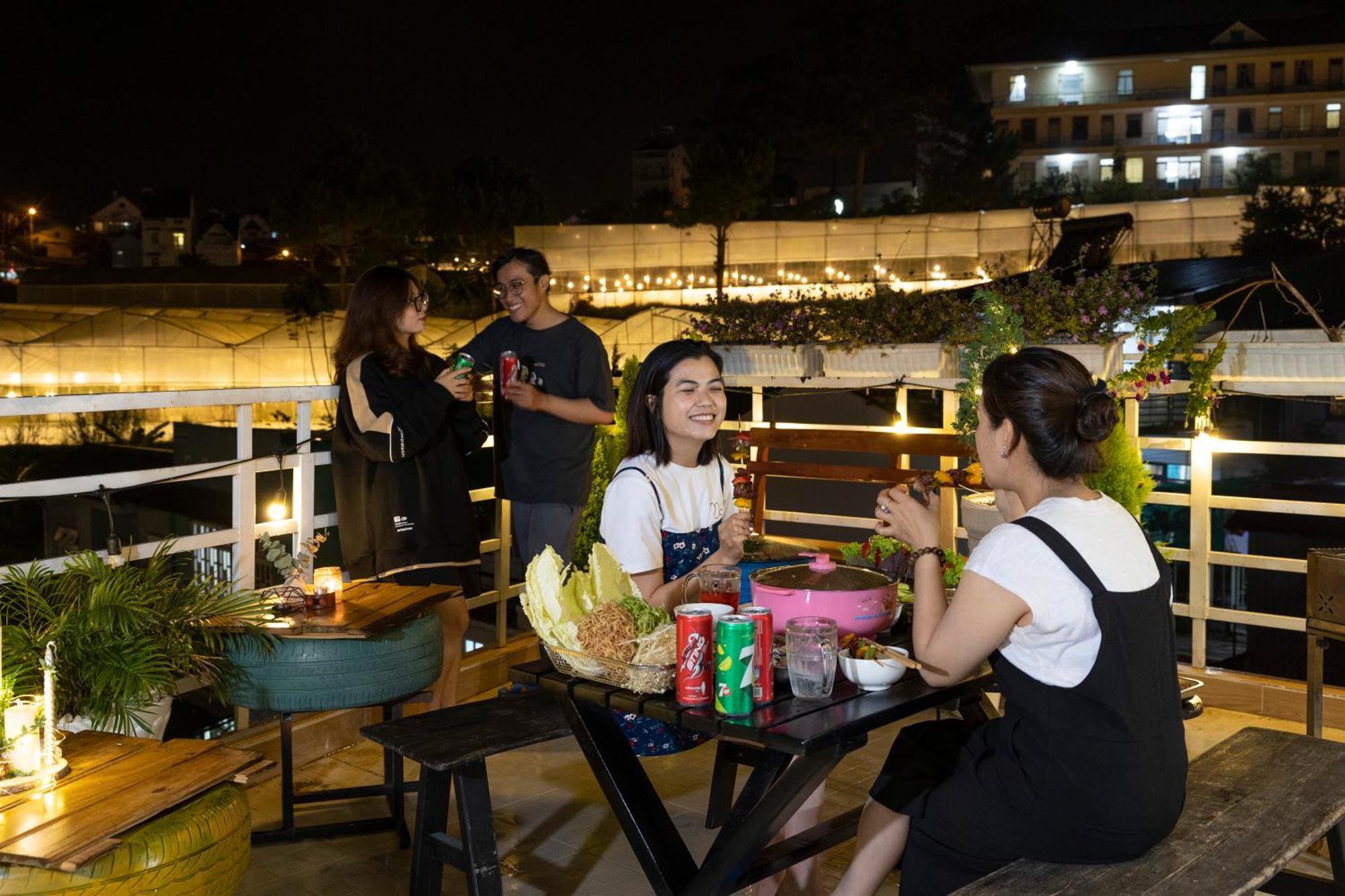 Nha Giang Sinh Tren Doi Hotel *