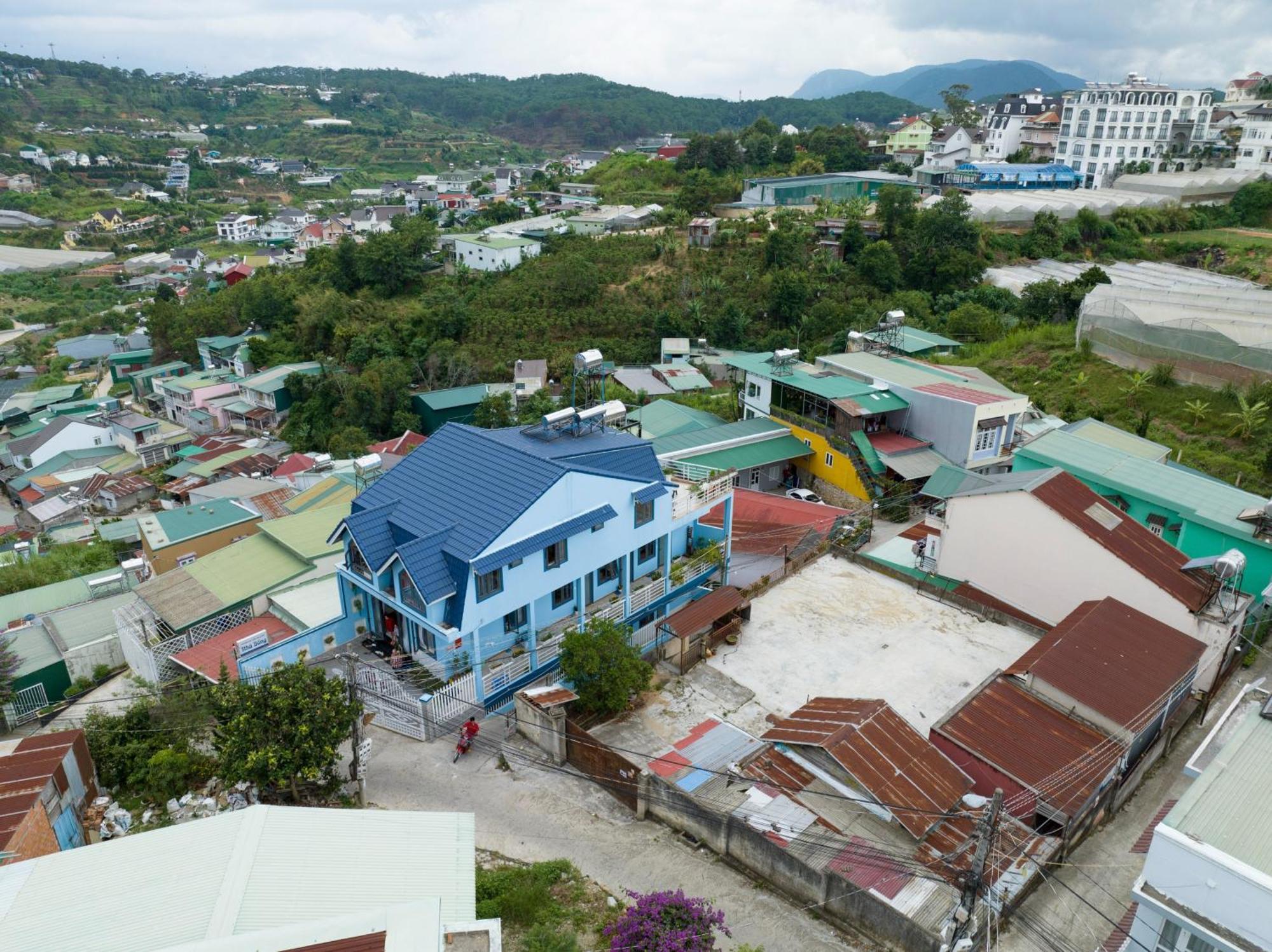 Nha Giang Sinh Tren Doi Da Lat