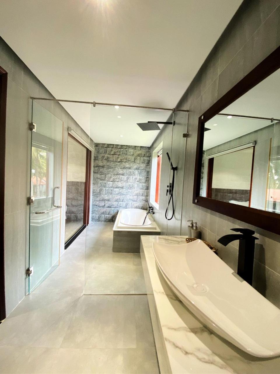 Hotel Dat Lanh Beach Resort La Gi