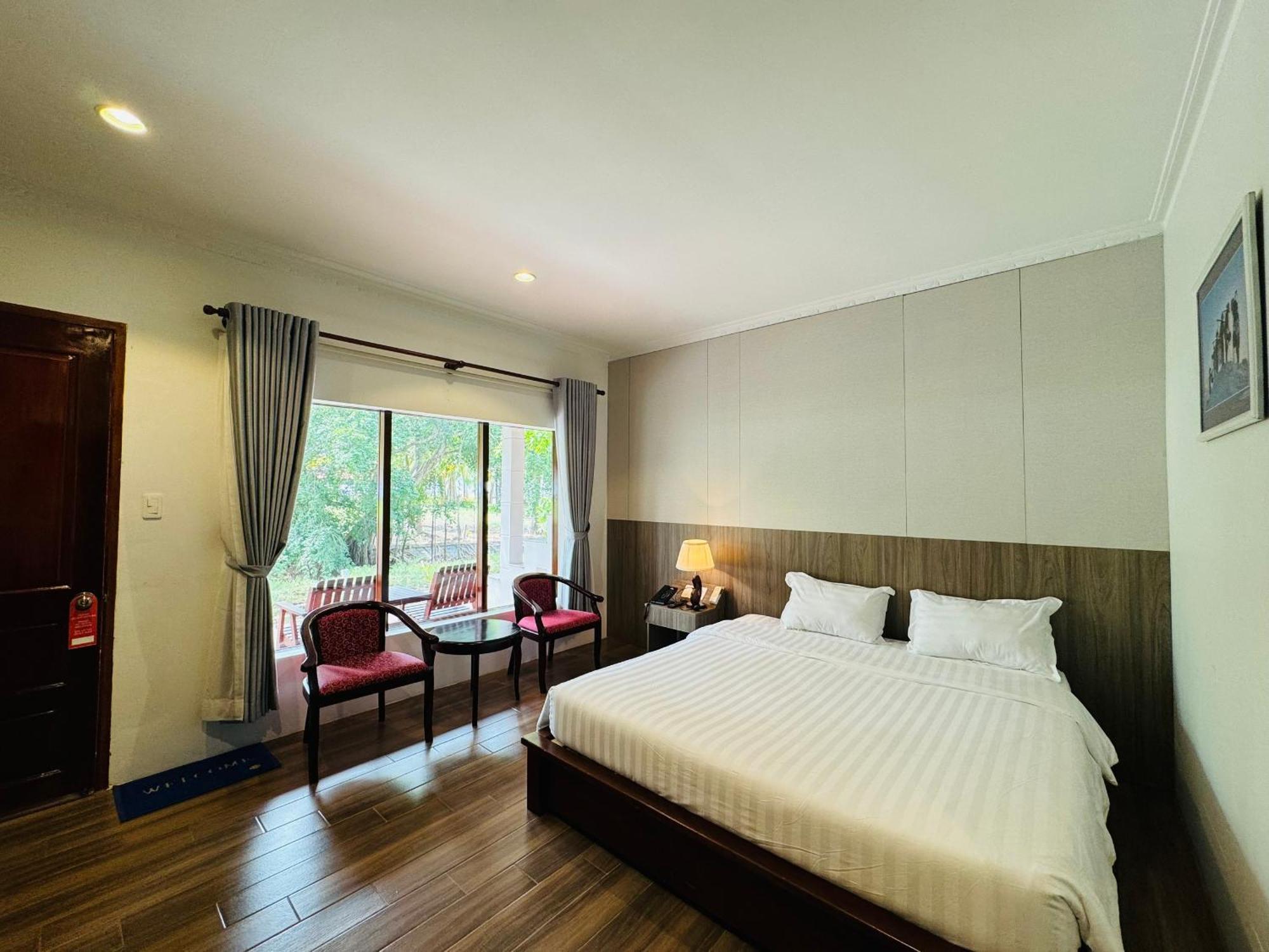 Dat Lanh Beach Resort 3* La Gi