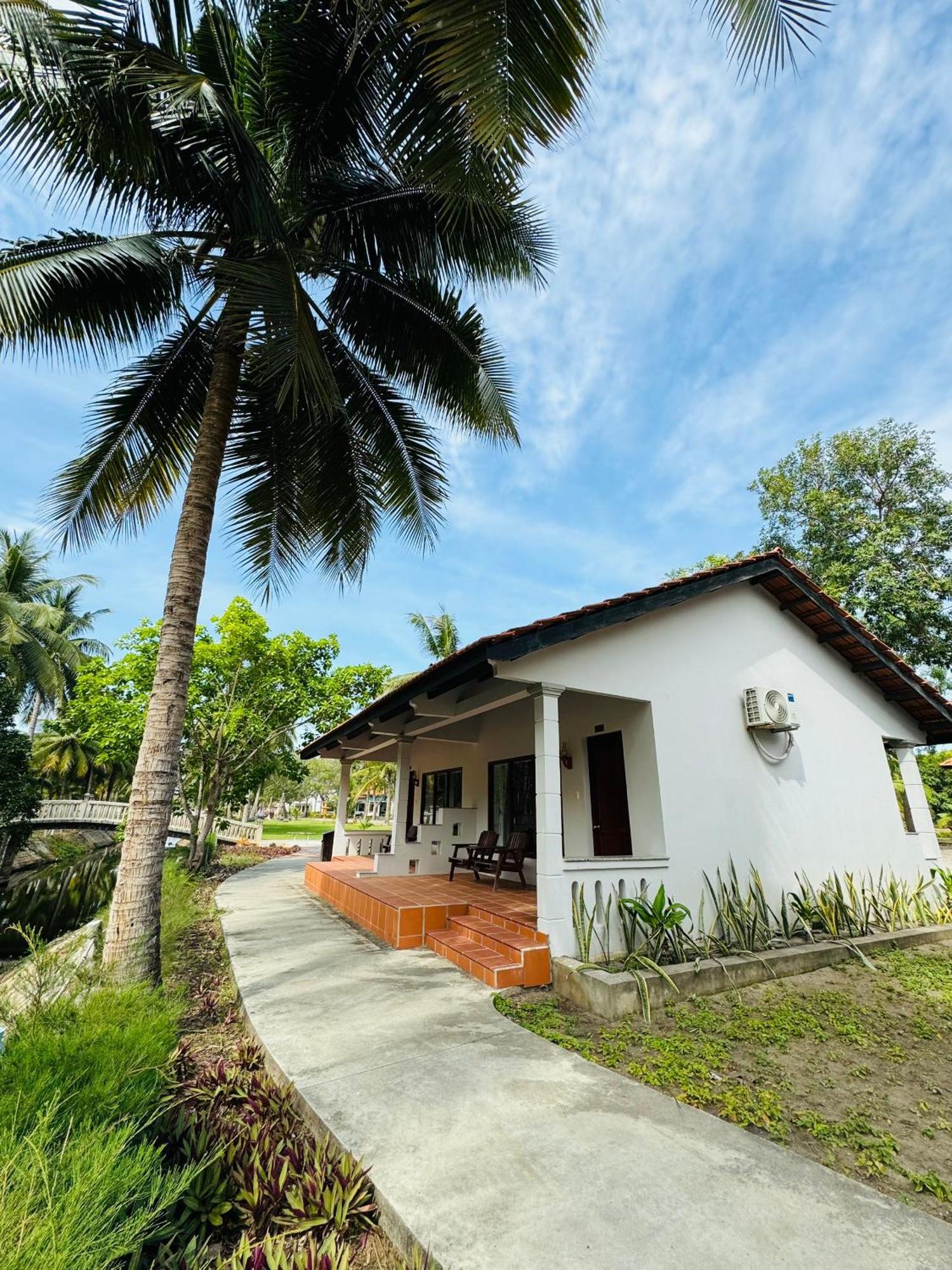 Dat Lanh Beach Resort La Gi