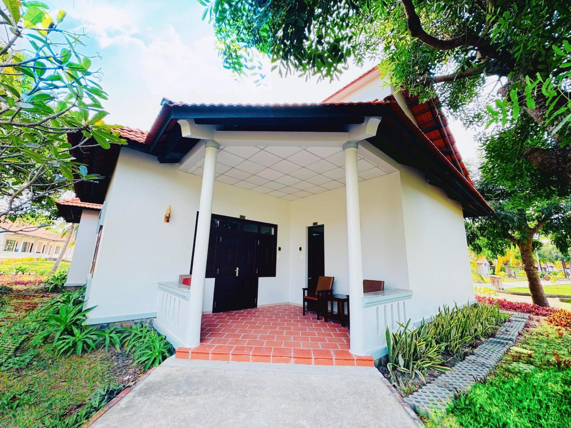 Dat Lanh Beach Resort Hotel
