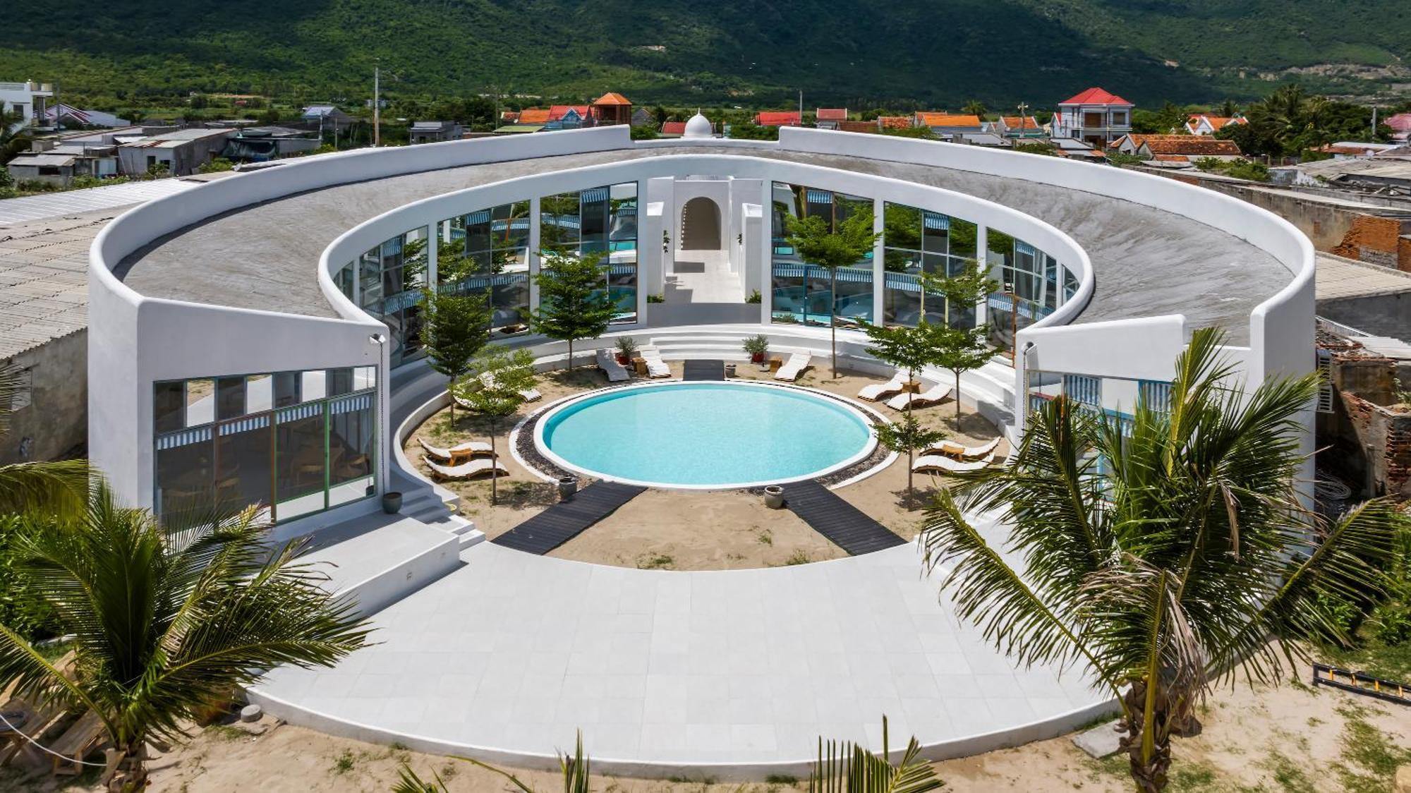 Khách sạn Isea By The Sea 5*