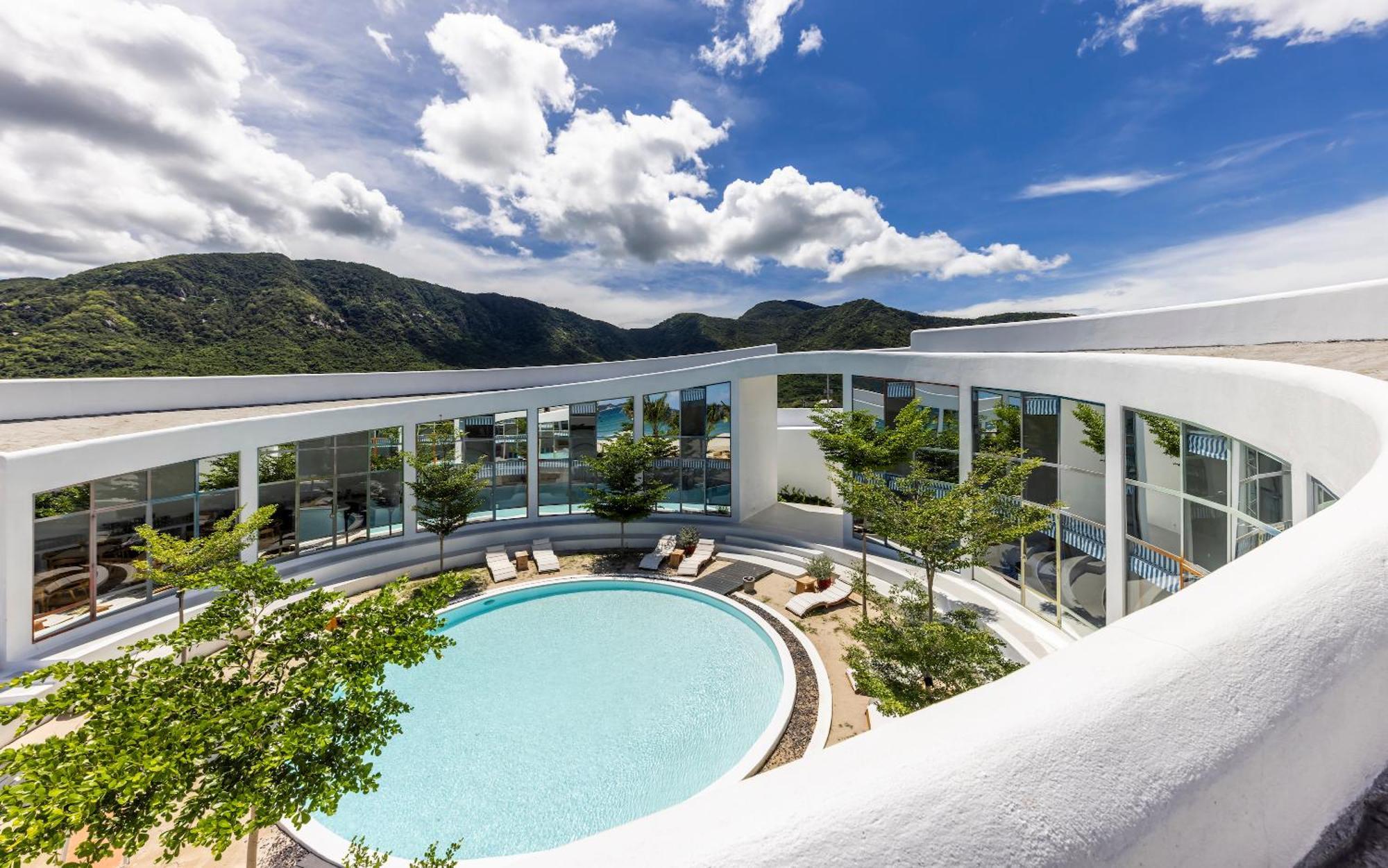 Isea By The Sea Khách sạn 5*