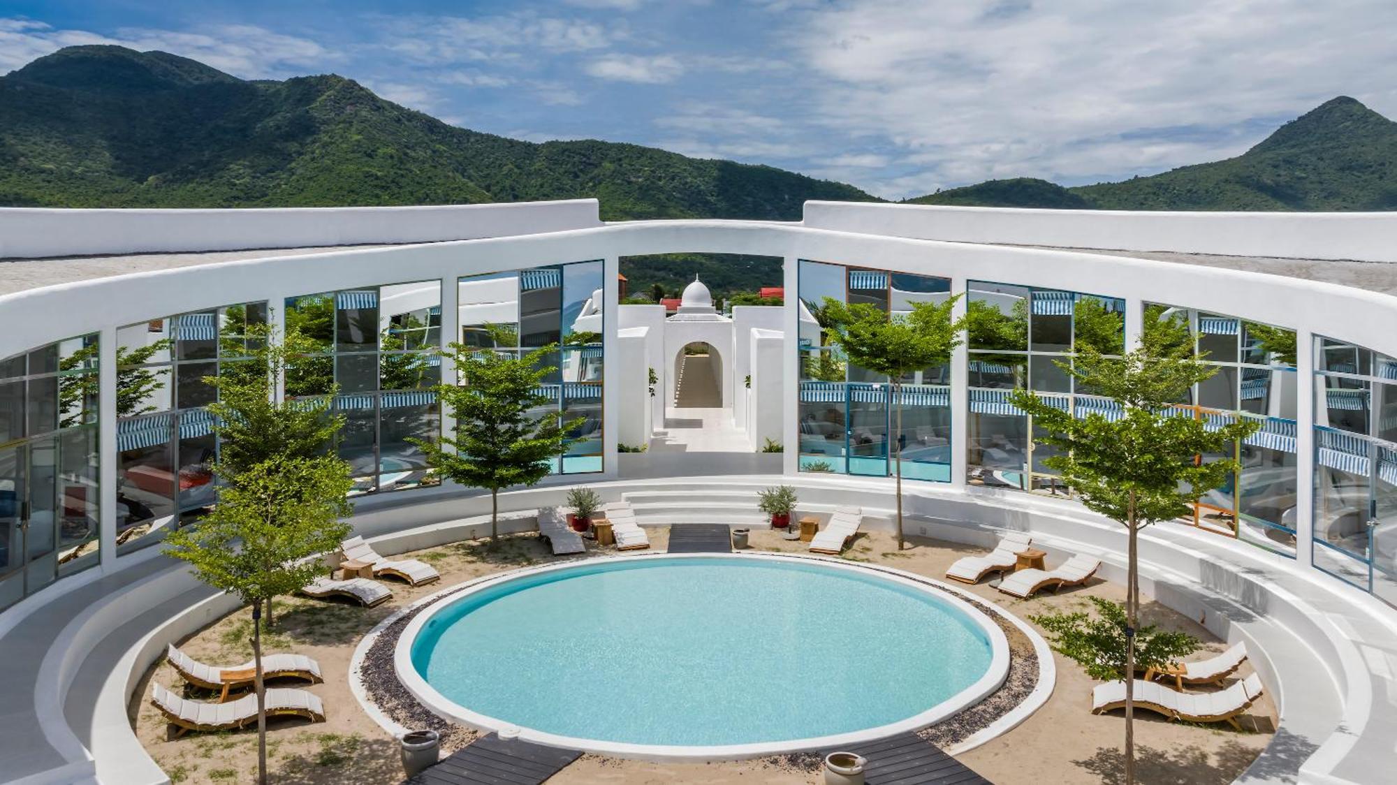 Isea By The Sea Khách sạn 5*