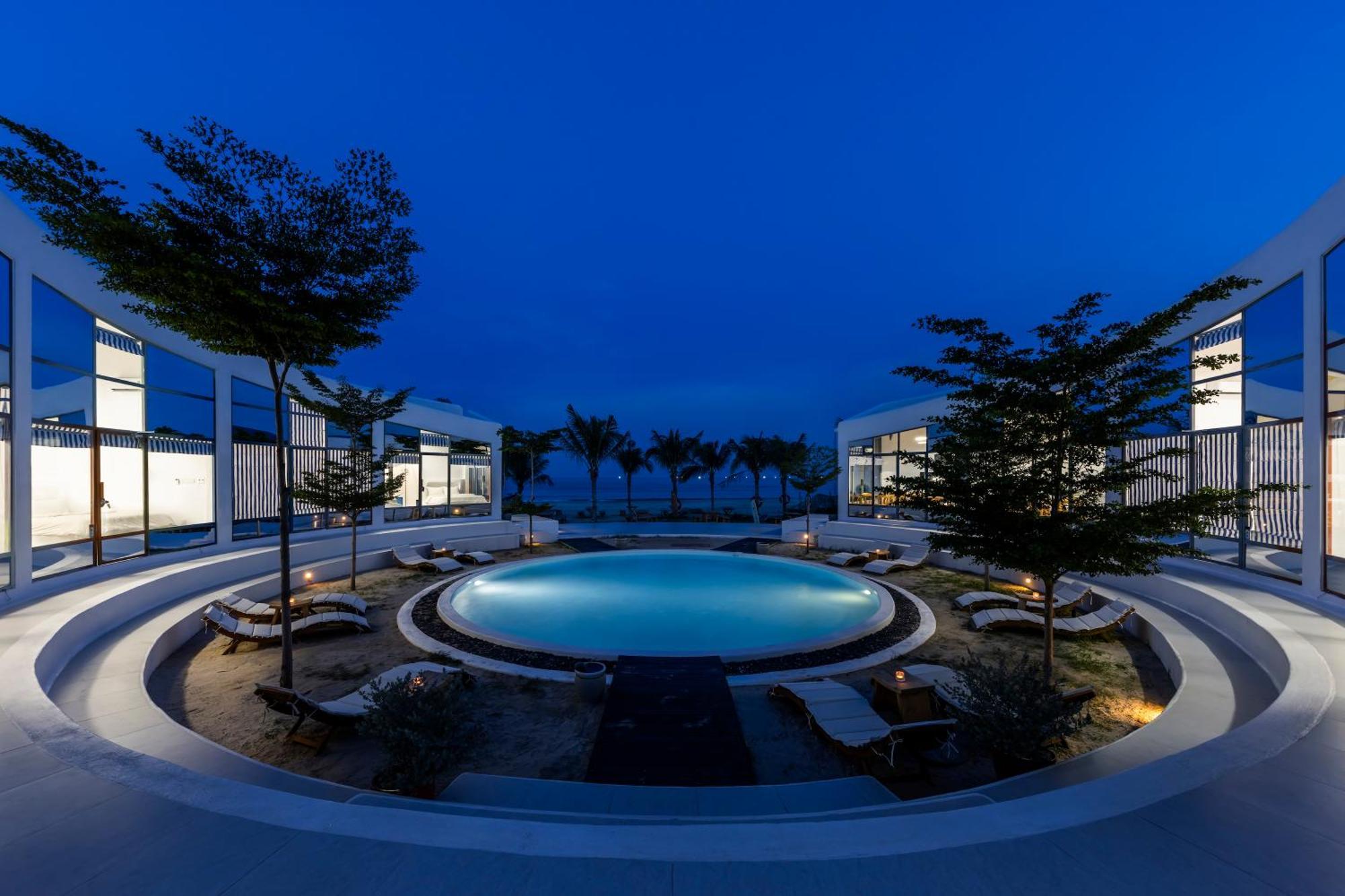 Isea By The Sea Khách sạn 5*