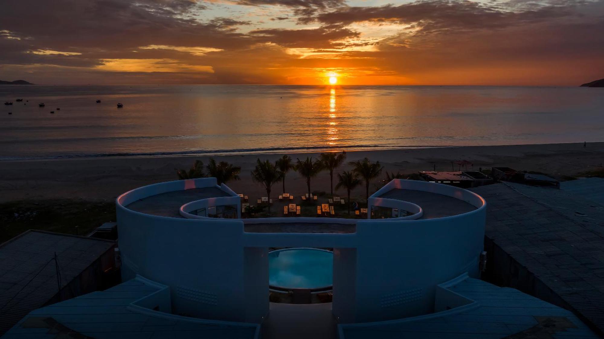 Isea By The Sea Khách sạn Vịnh Ninh Vân