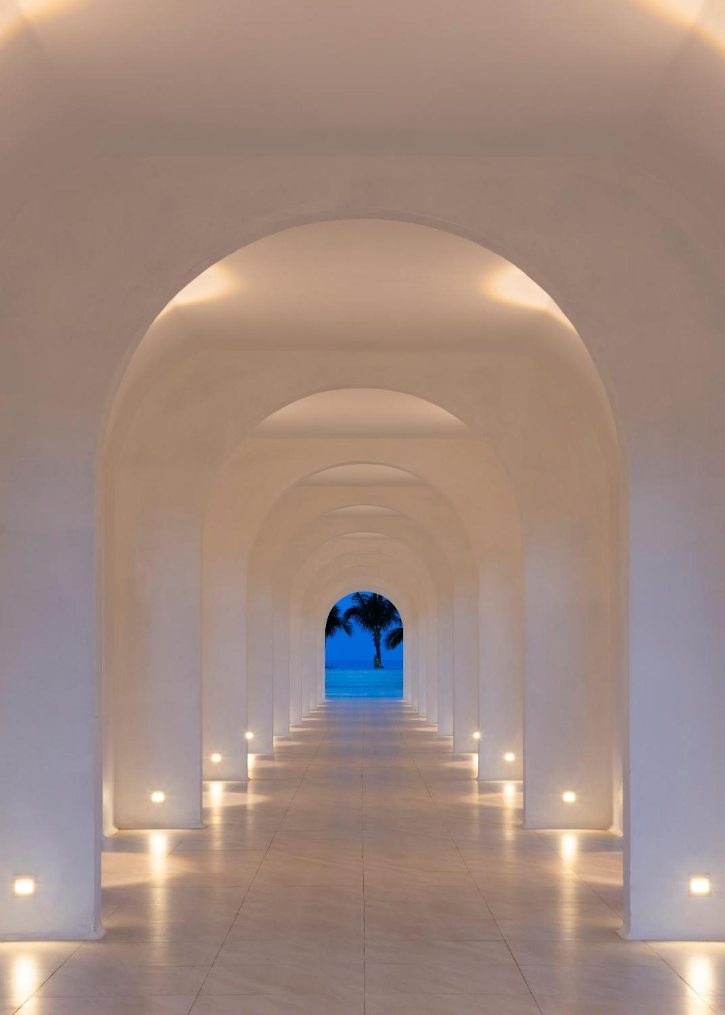 Khách sạn Isea By The Sea 5*