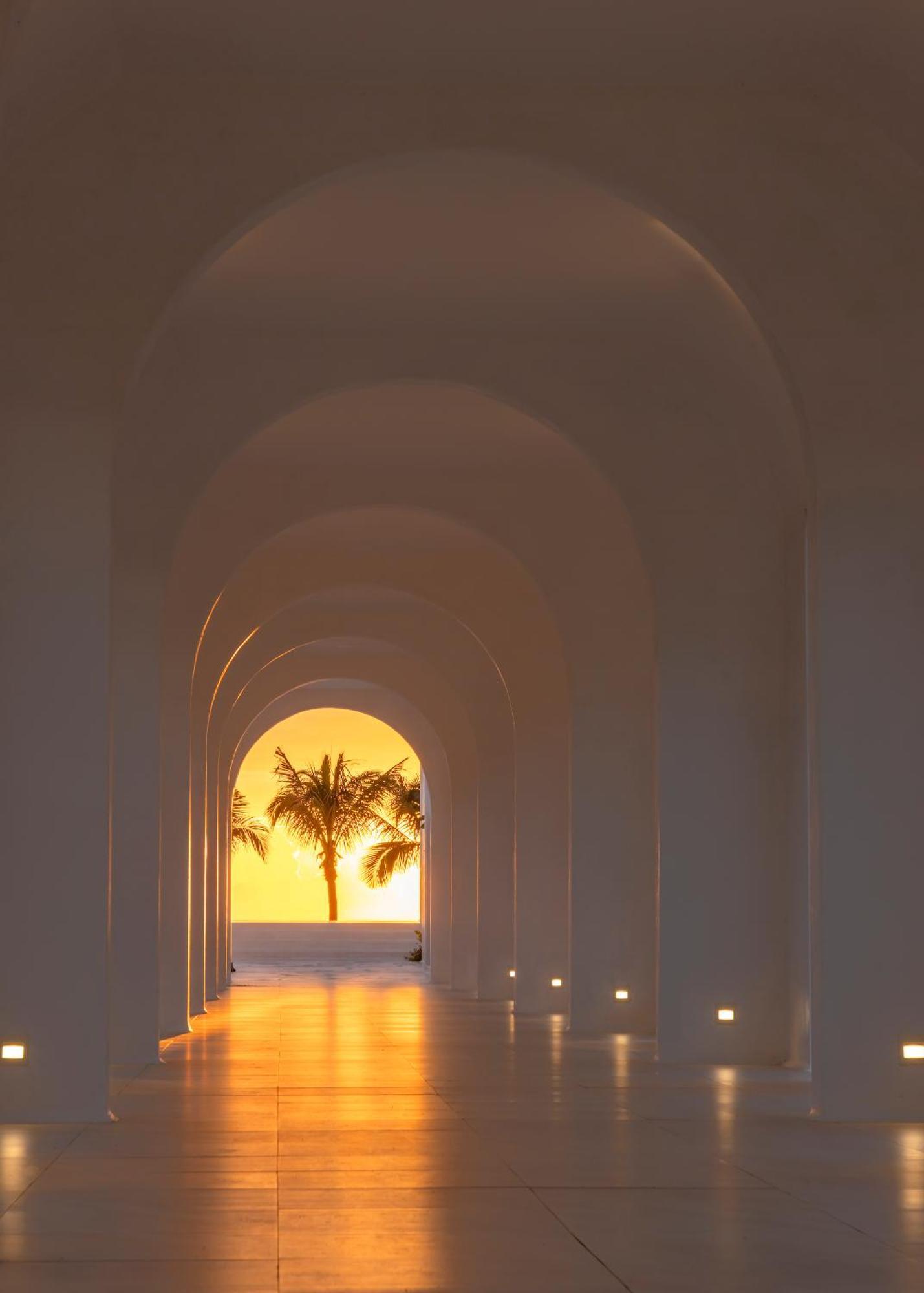 Khách sạn Isea By The Sea 5*