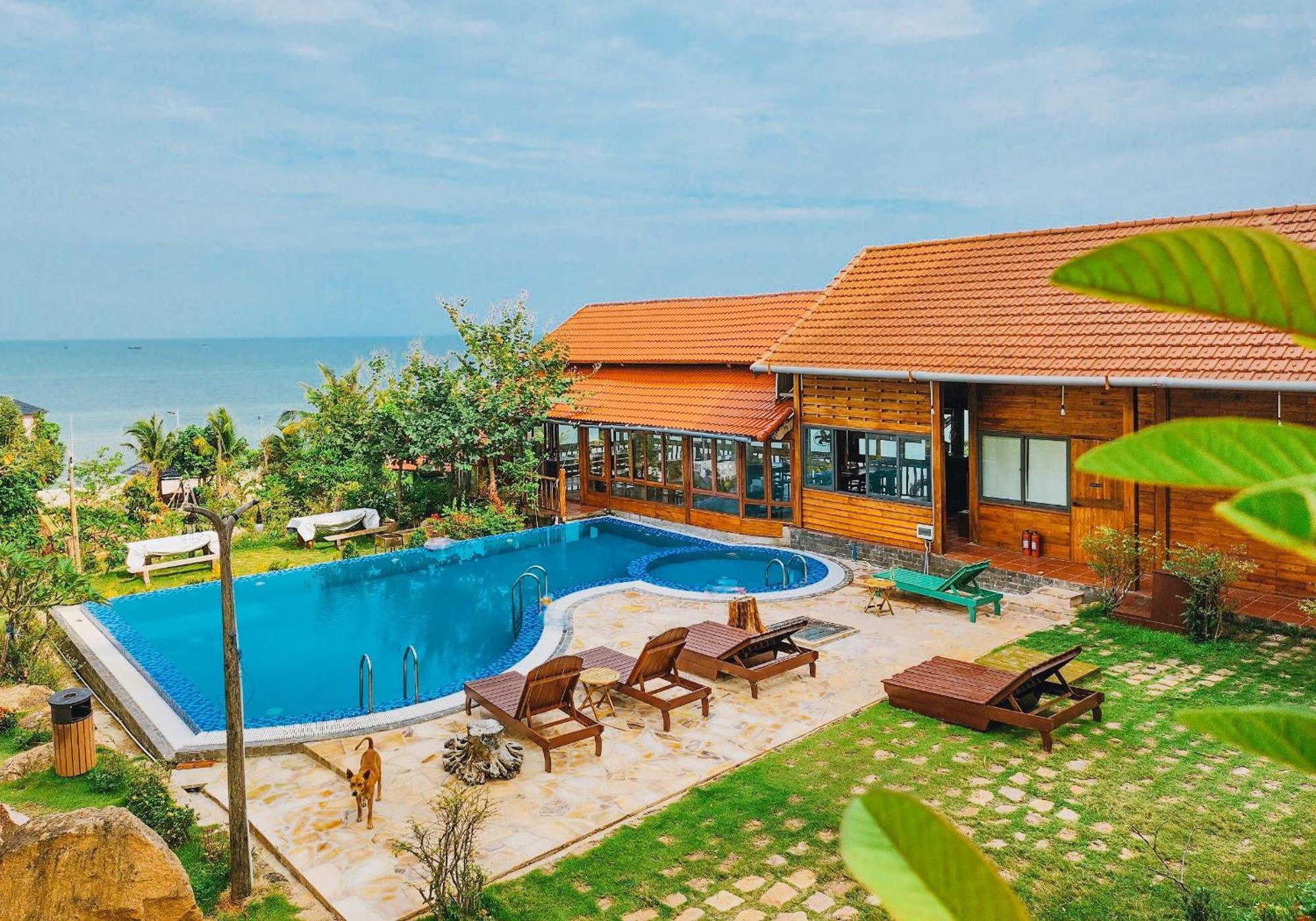 Voyage Beach Resort